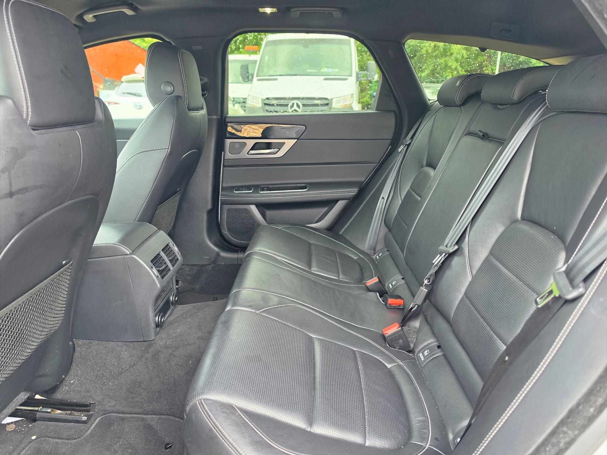 Jaguar XF view 10