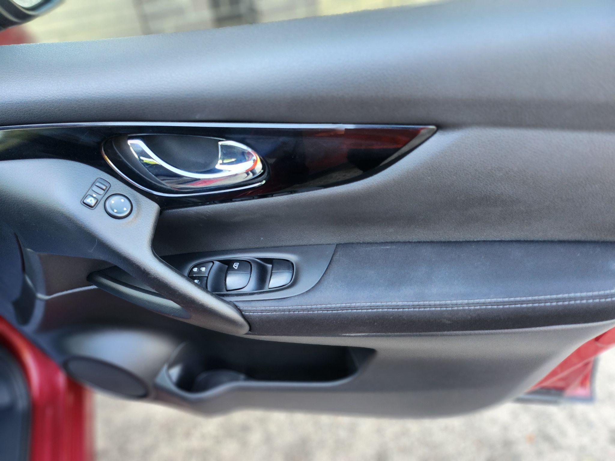 2015 Nissan Qashqai image 17