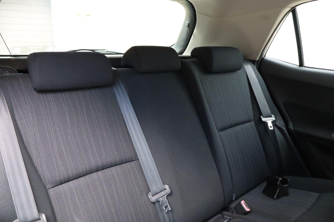 Toyota Auris view 3