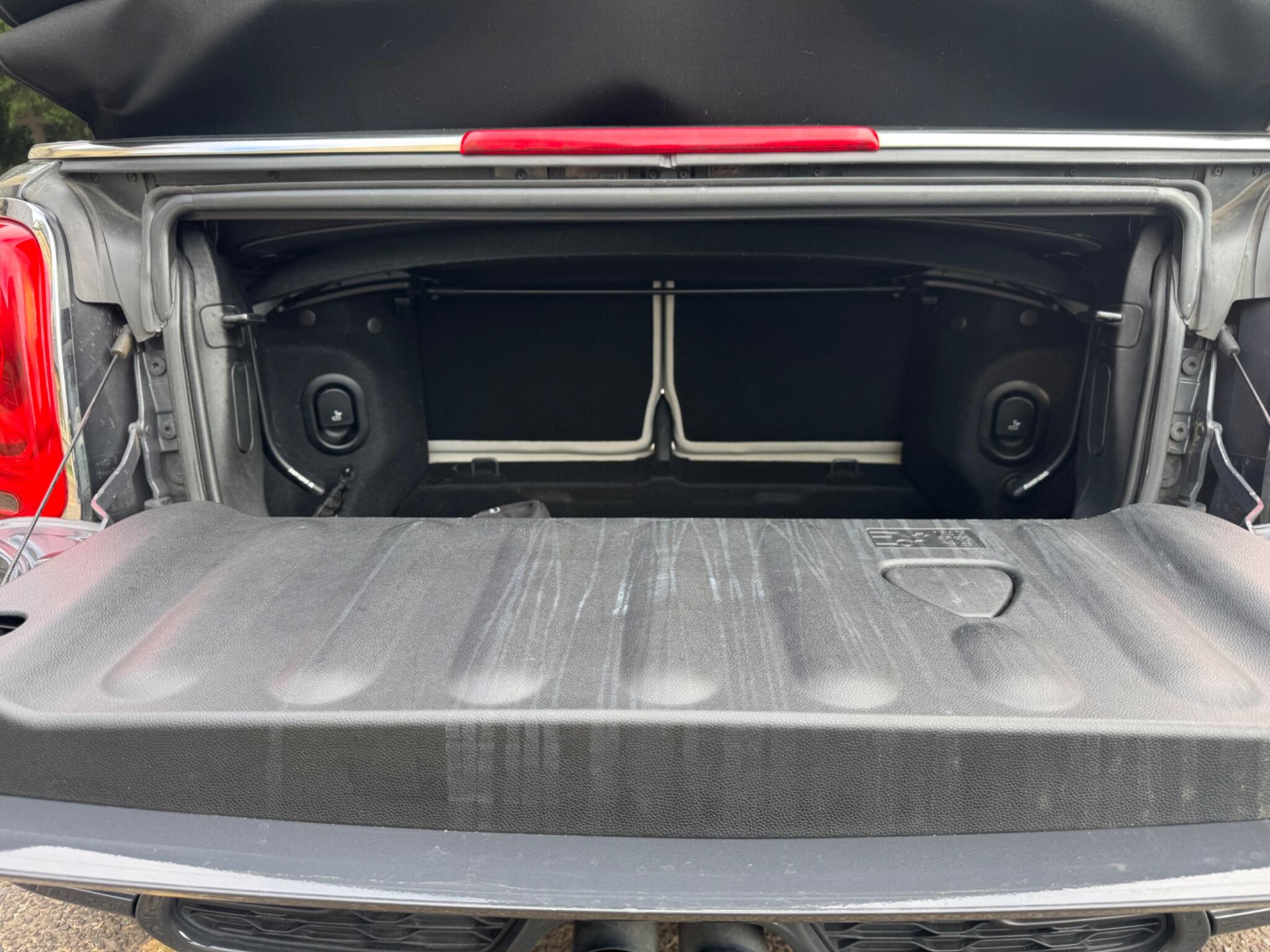 Mini Convertible view 60