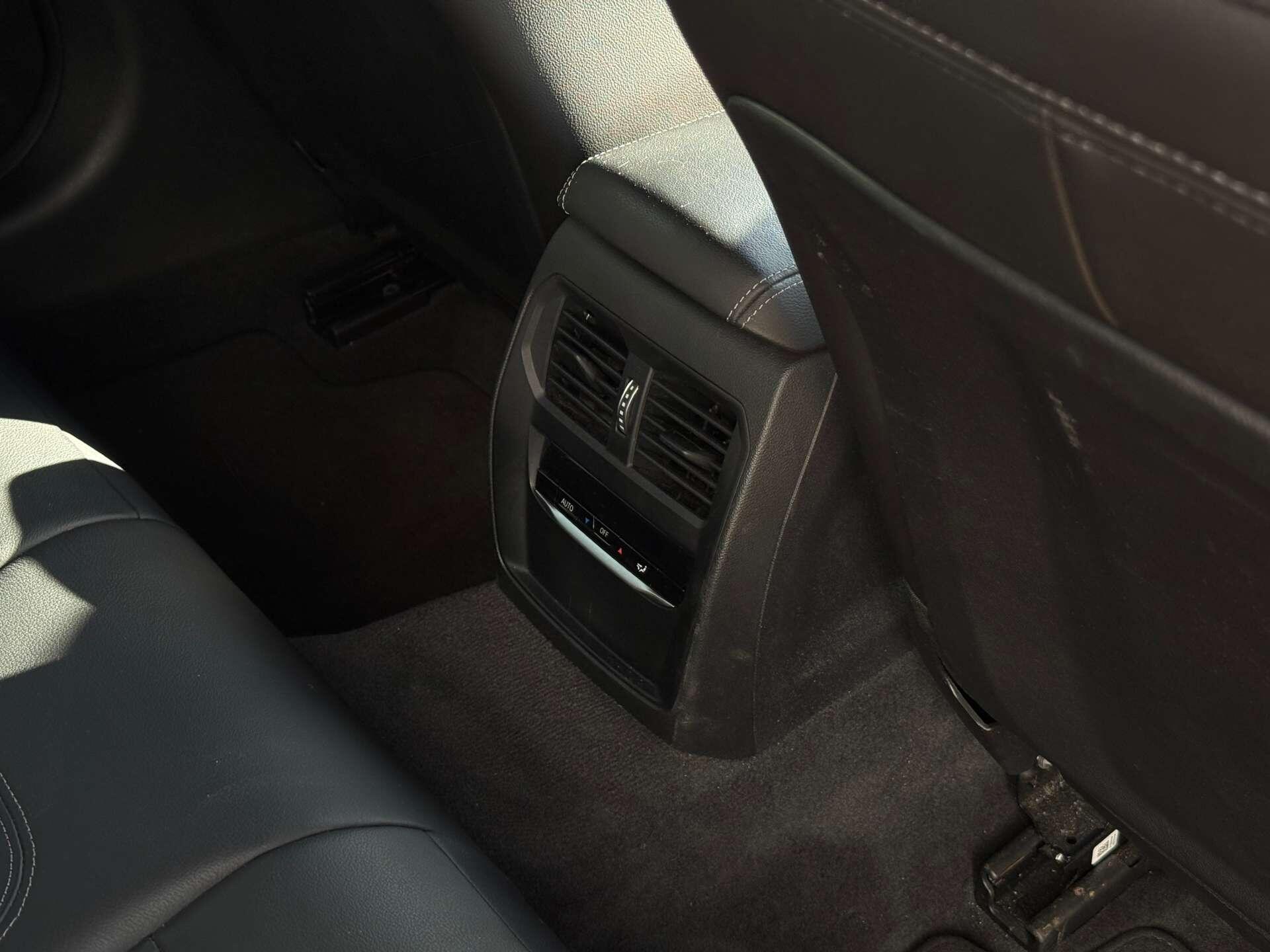 BMW 3 Series view 16