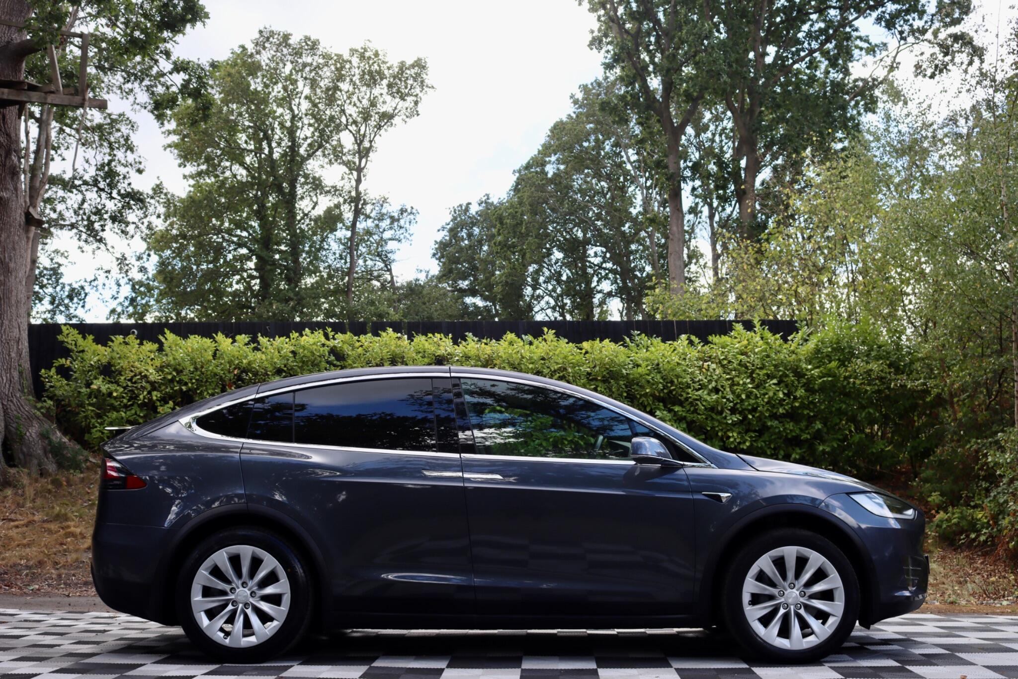 Tesla Model X view 32
