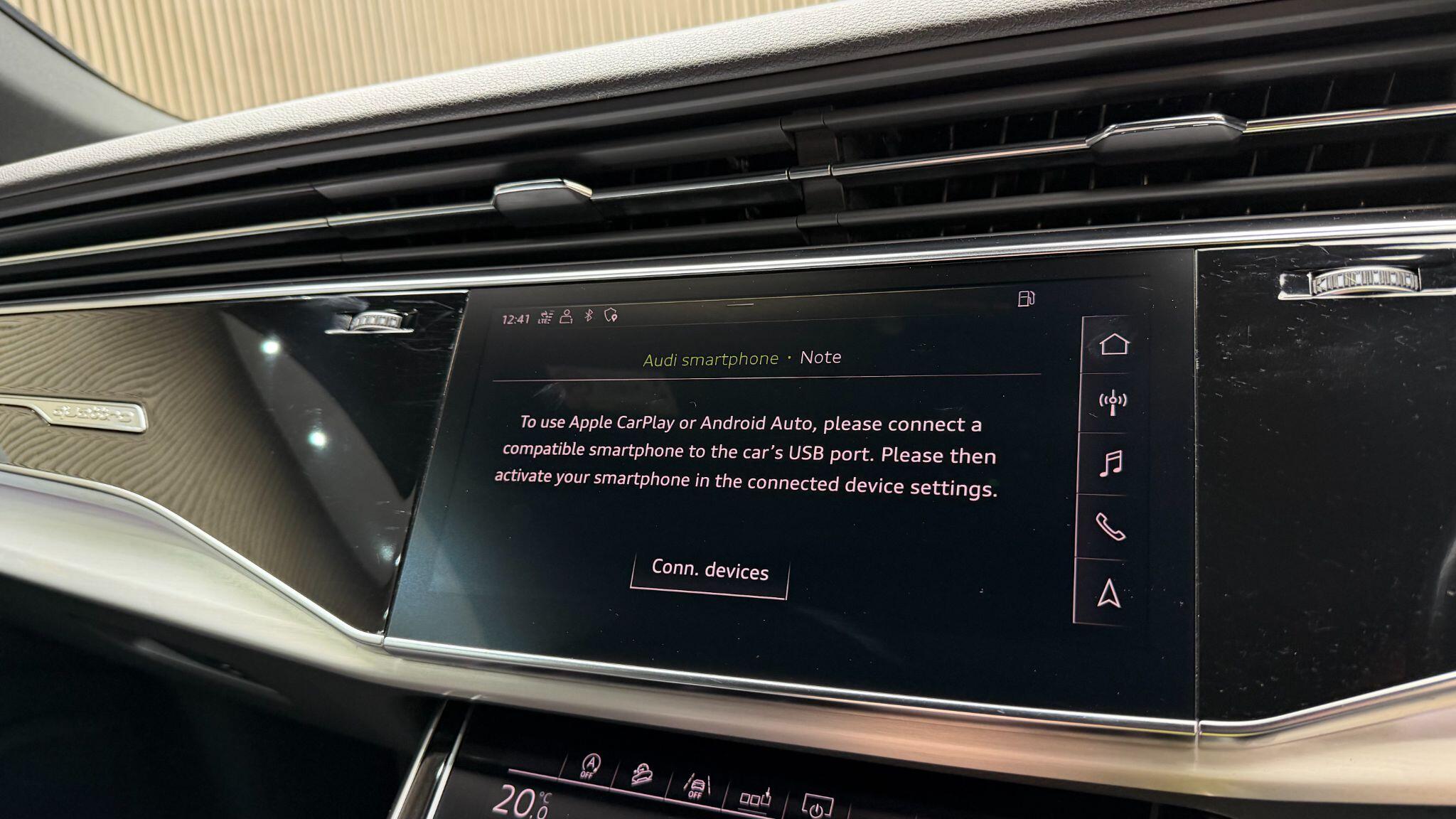 Audi Q8 view 28