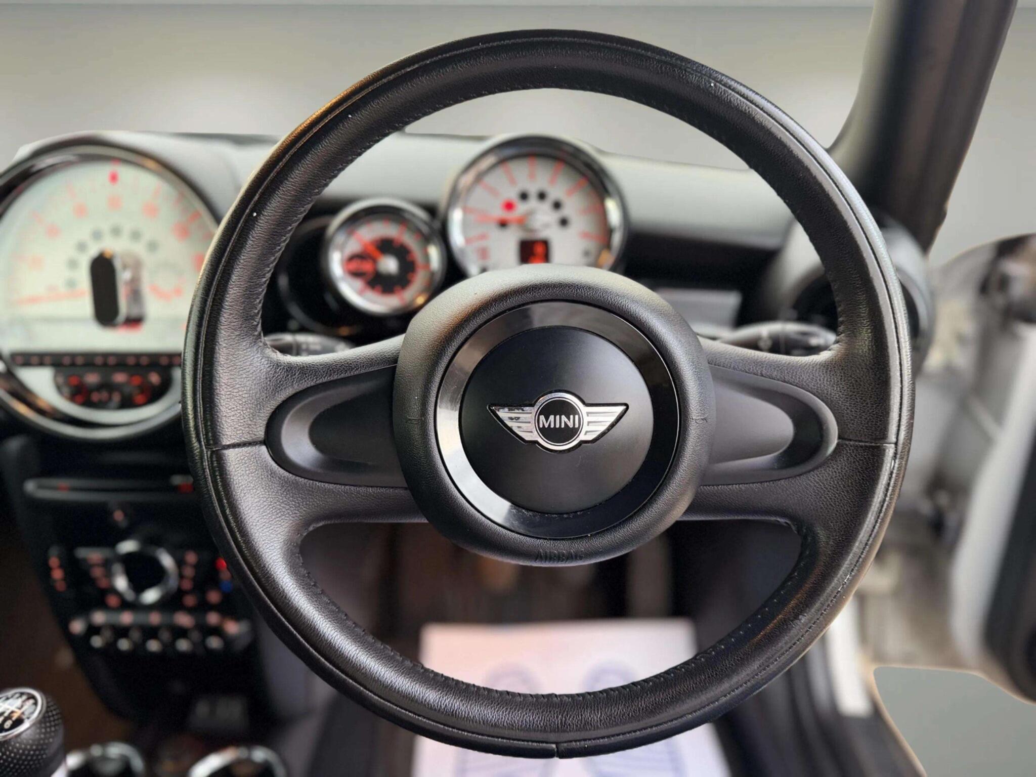 Mini Convertible view 47
