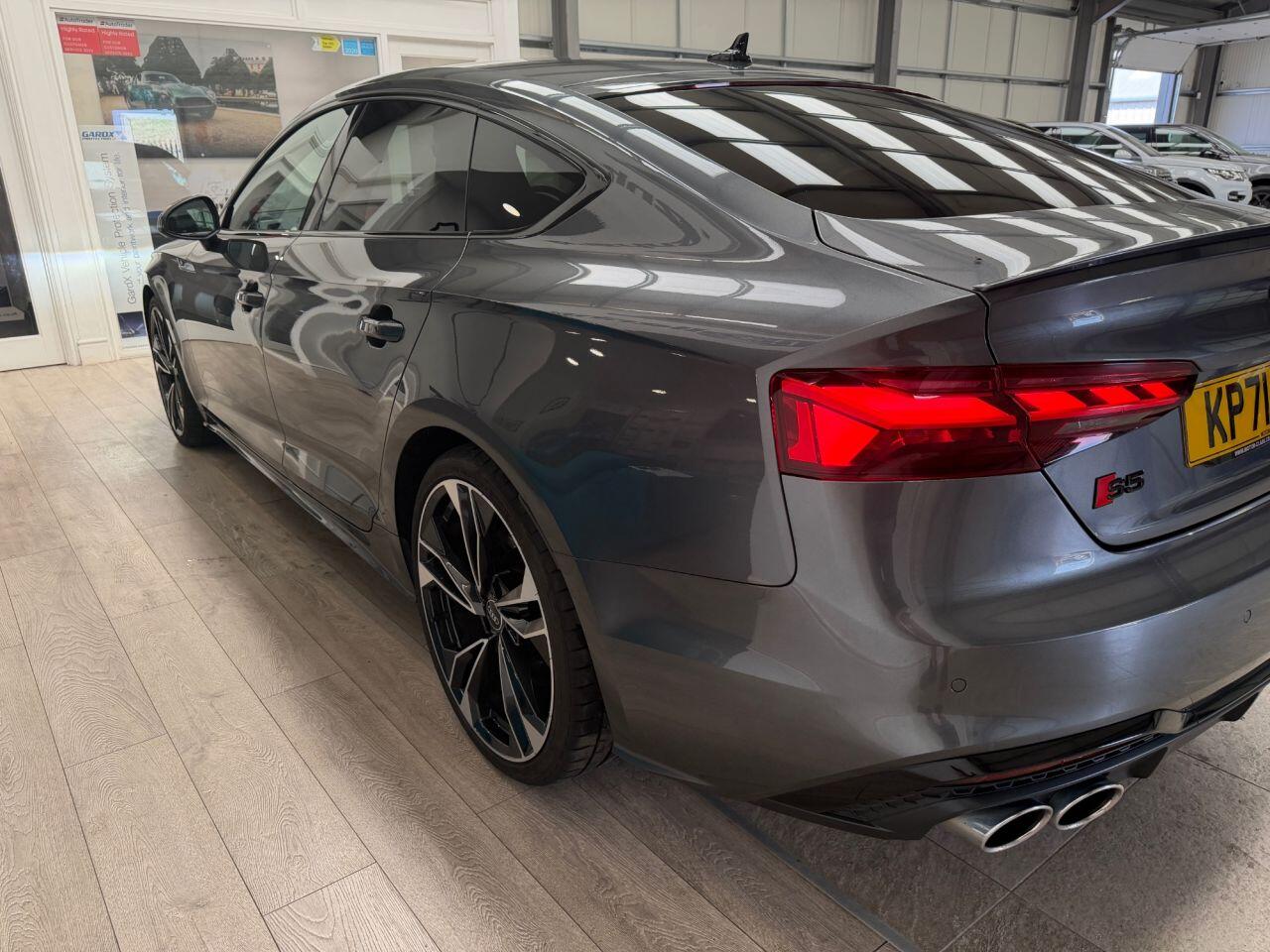 Audi S5 view 17