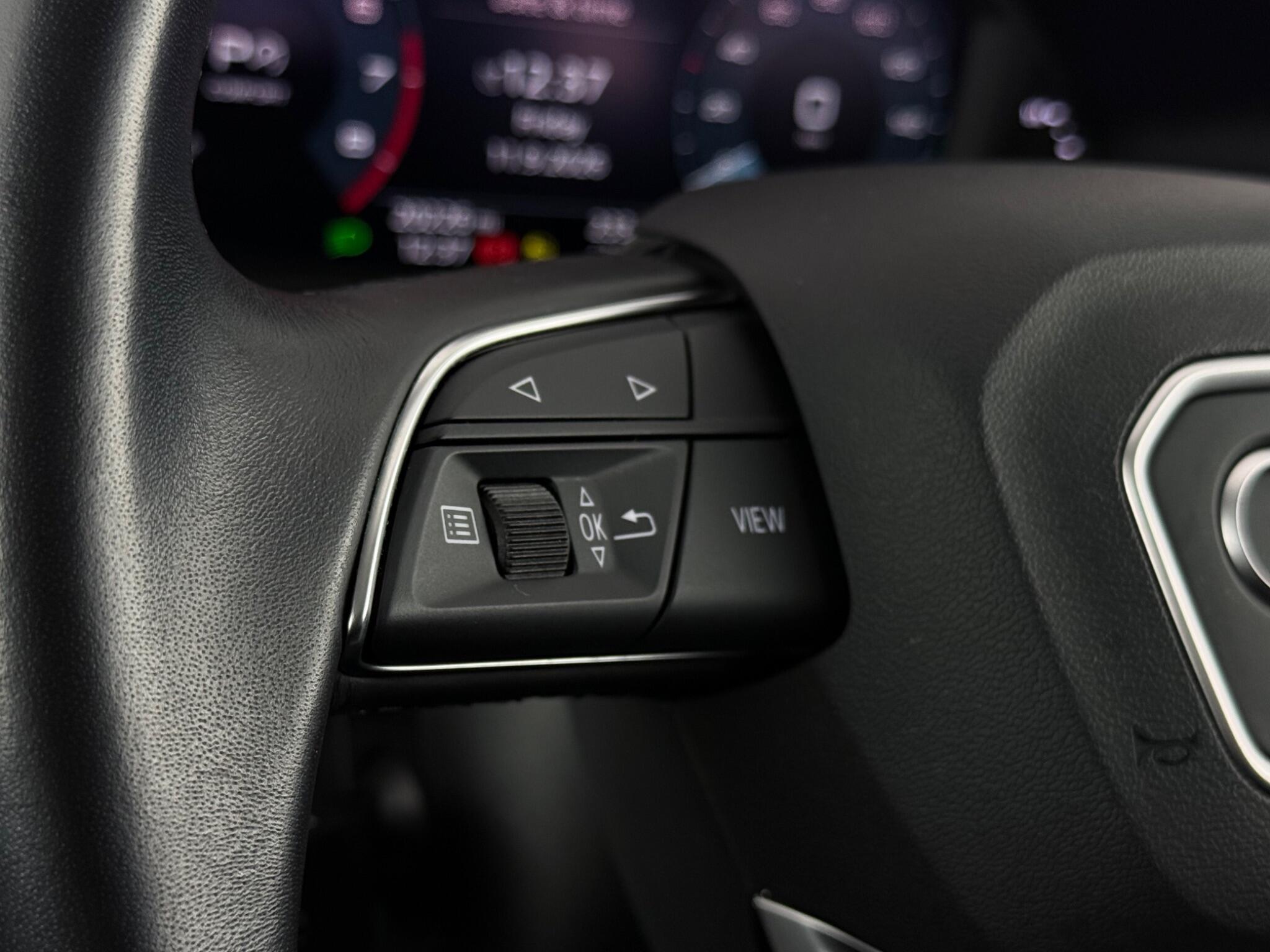 Audi Q3 view 14