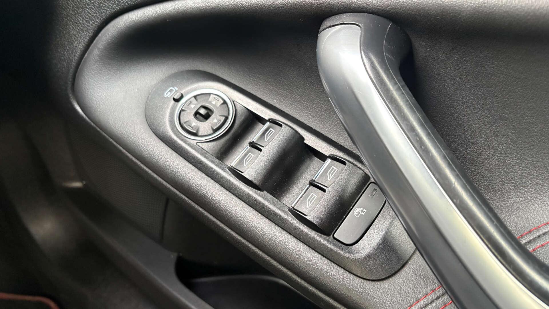Ford Mondeo view 23