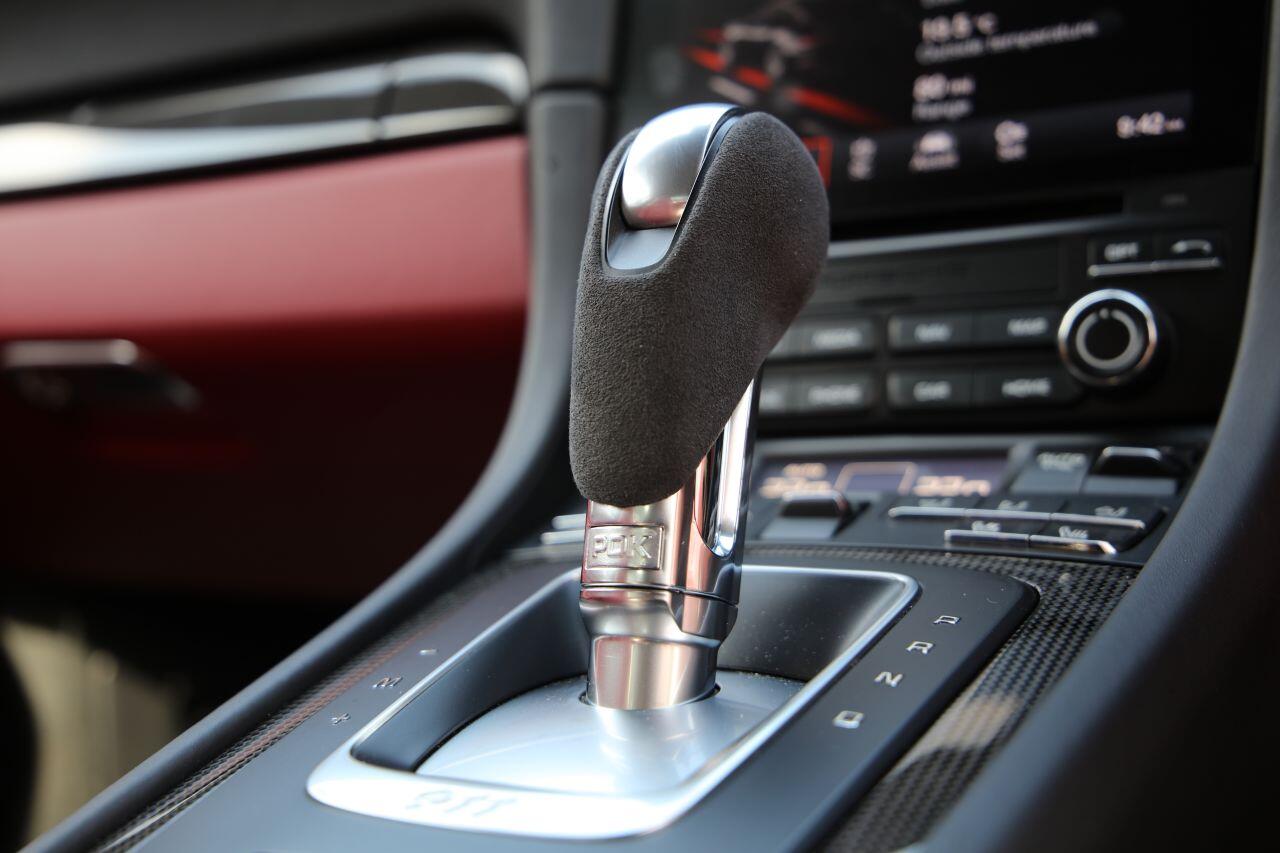 Porsche 911 view 34