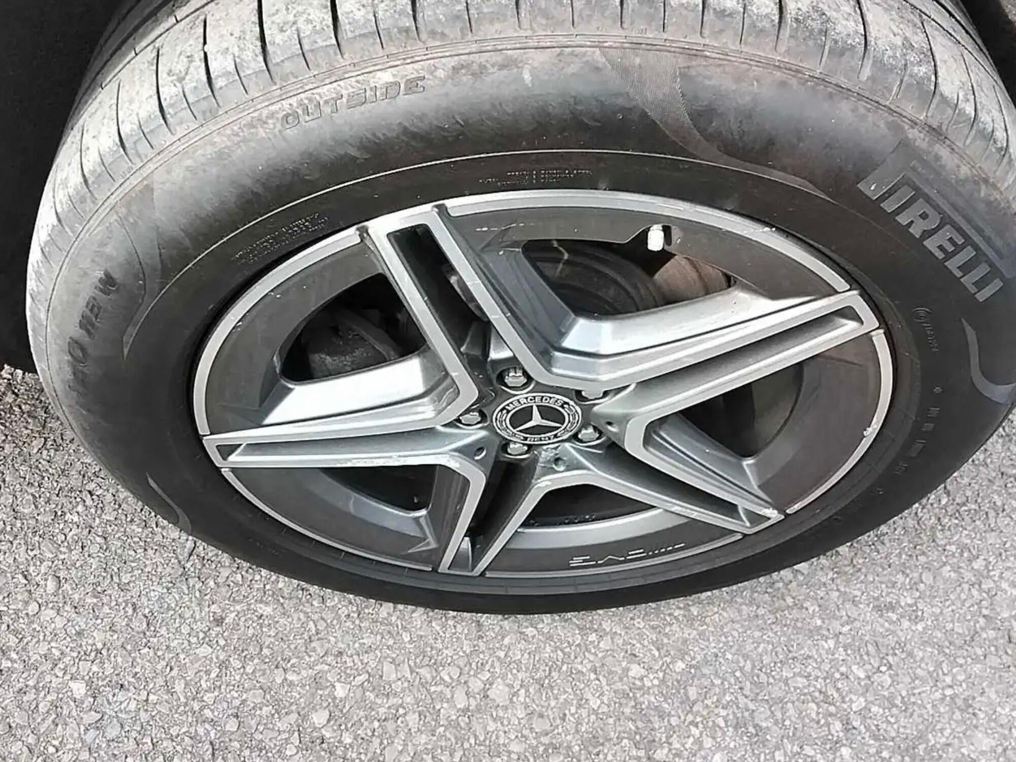 Mercedes-Benz Gle view 3
