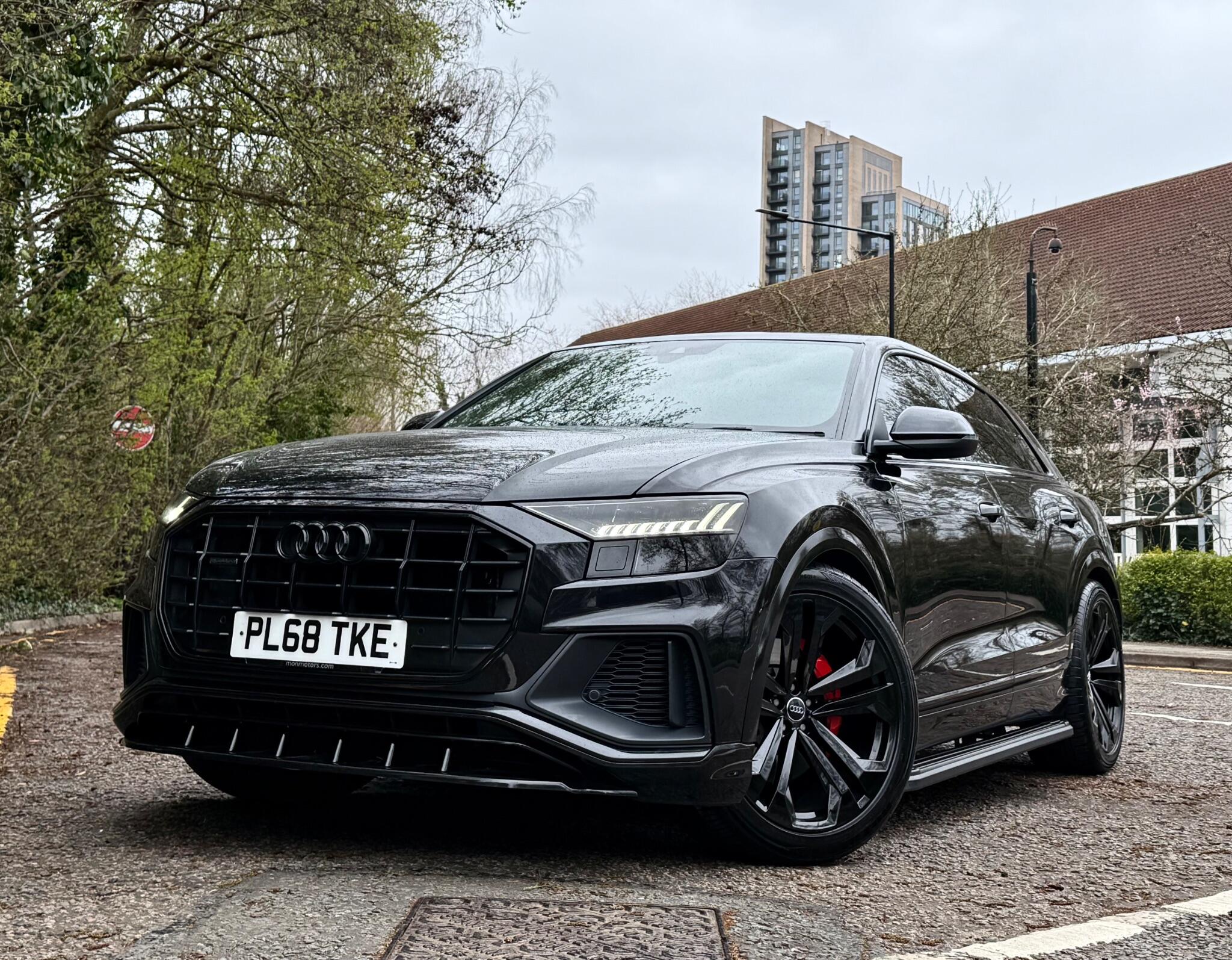 Audi Q8 view 13