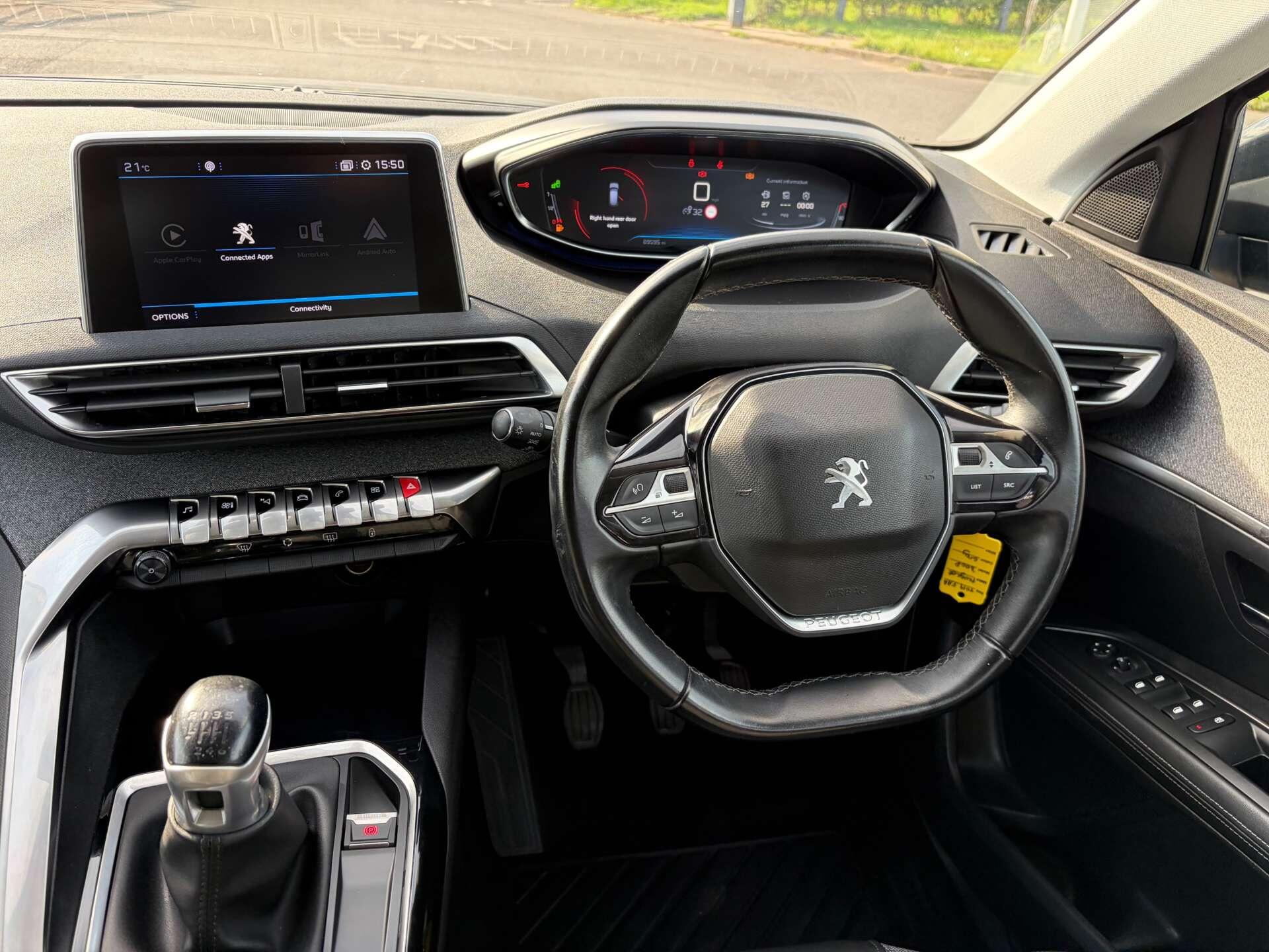 Peugeot 3008 view 2