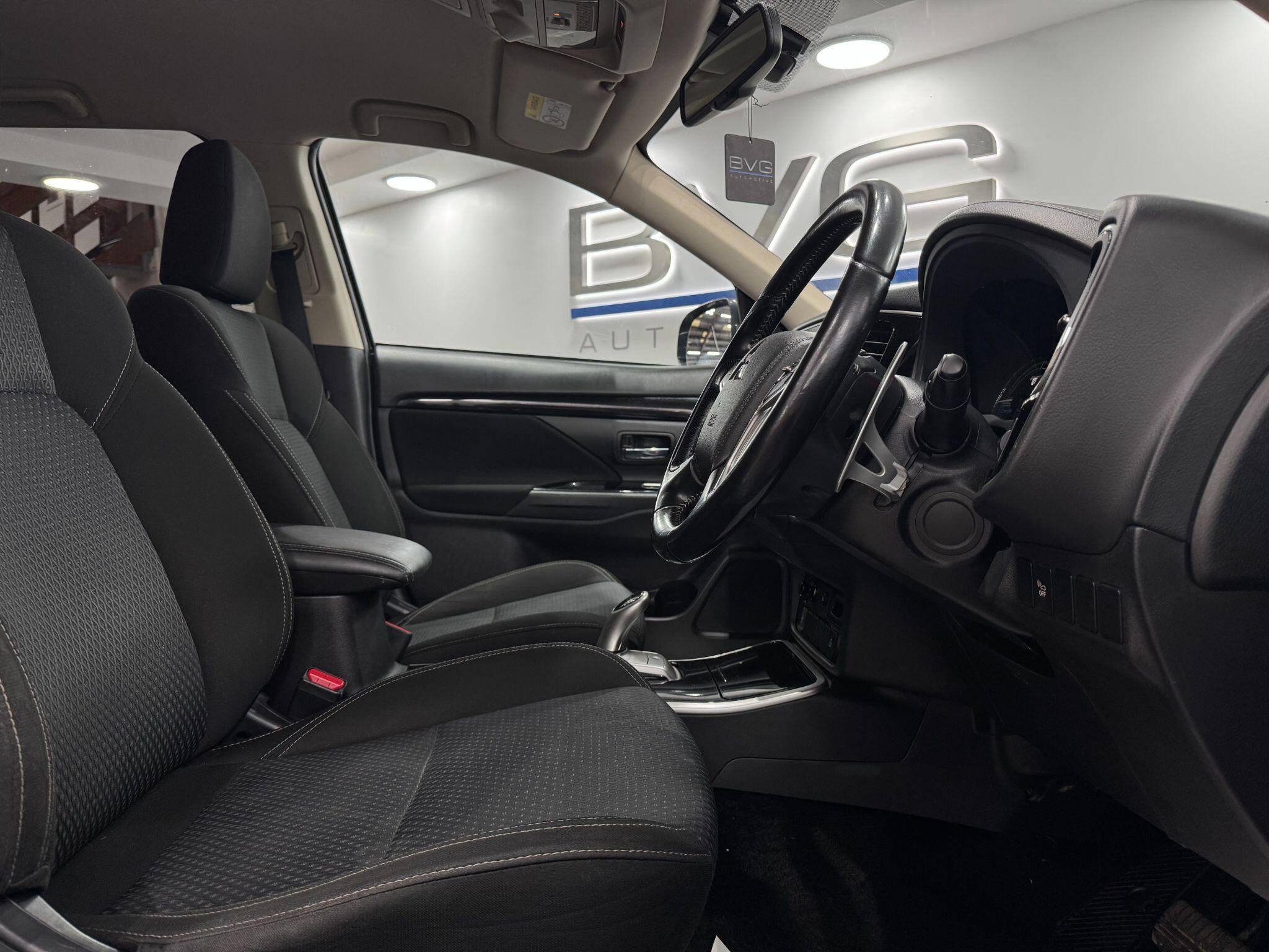 Mitsubishi Outlander view 31
