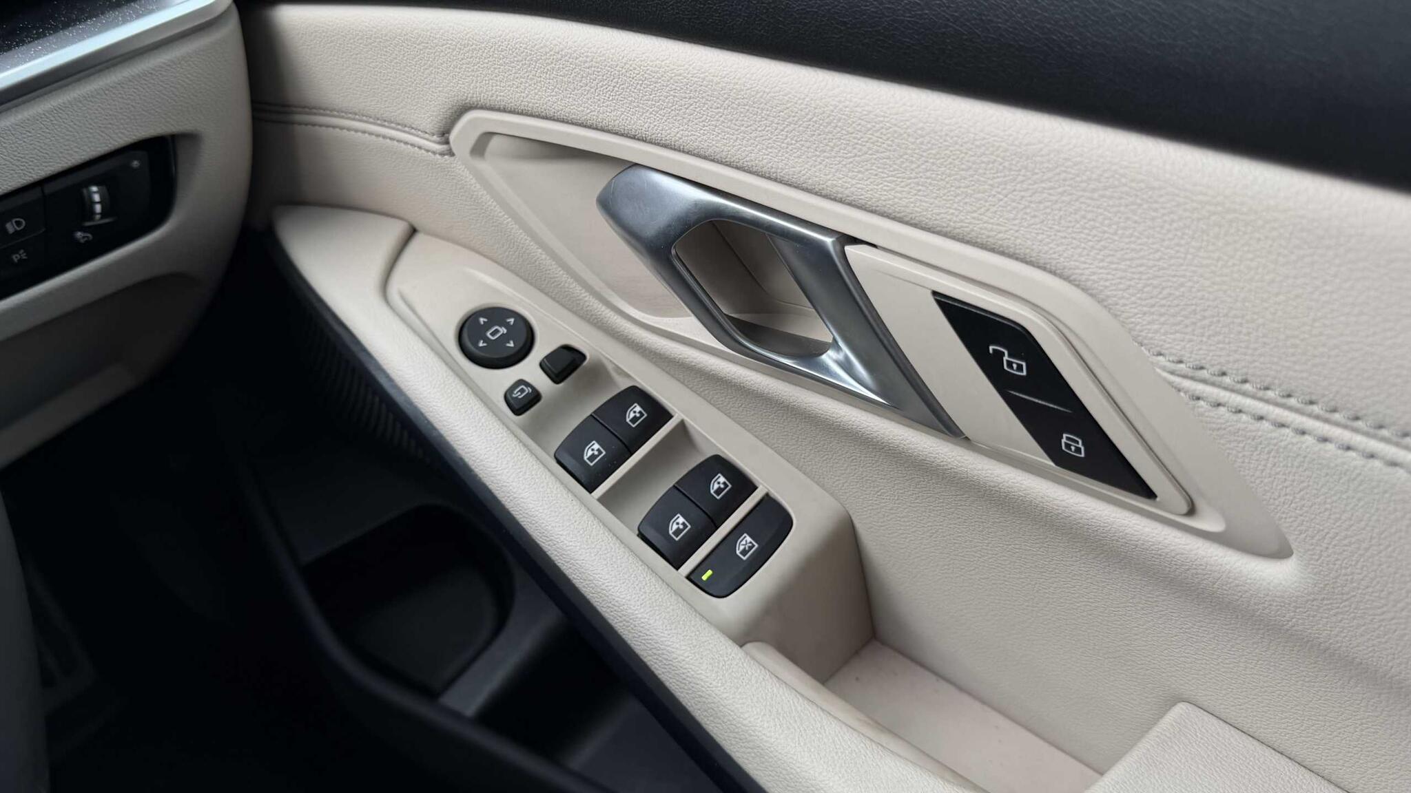 BMW 3 Series view 29
