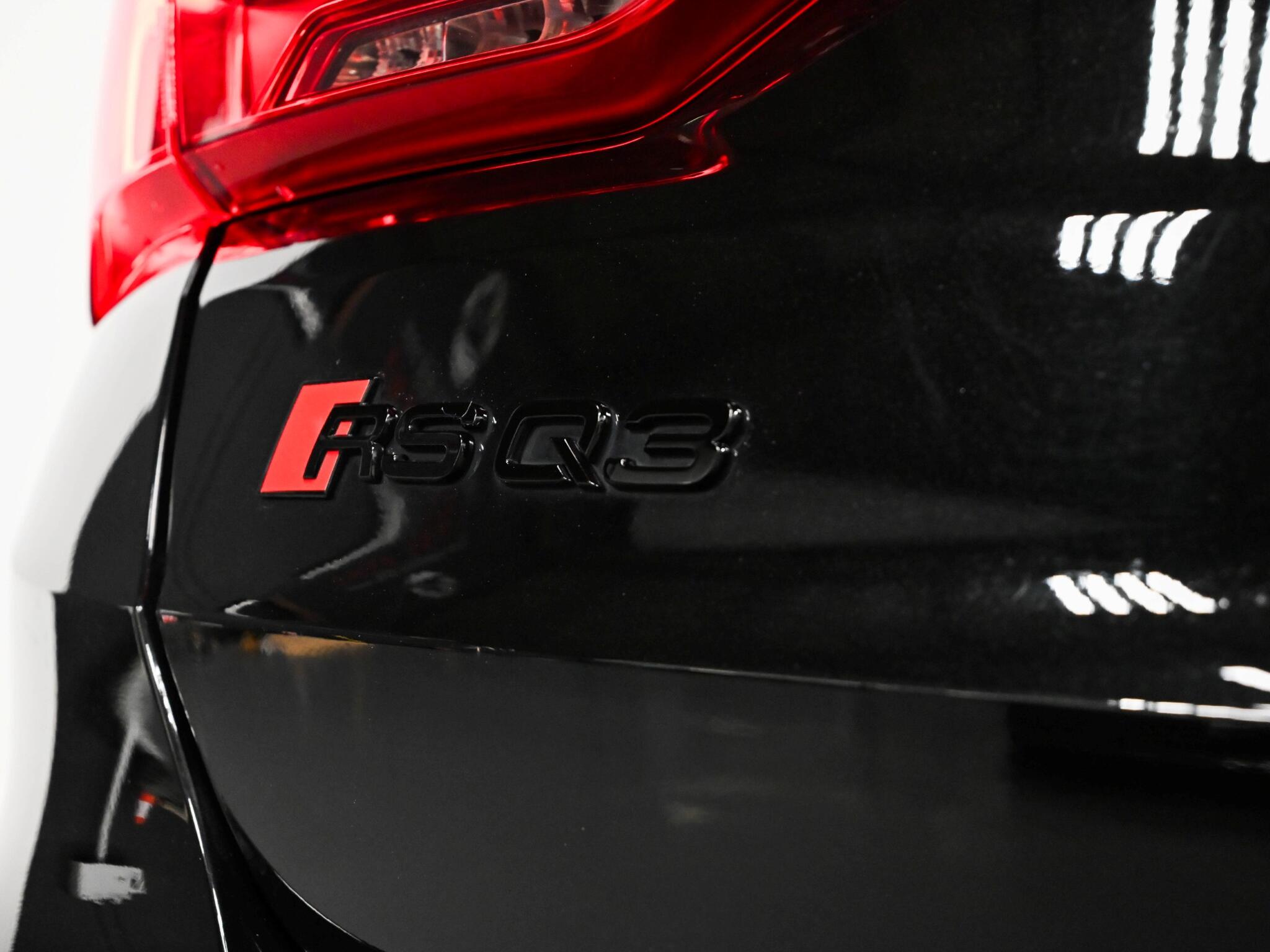 Audi RS Q3 view 27