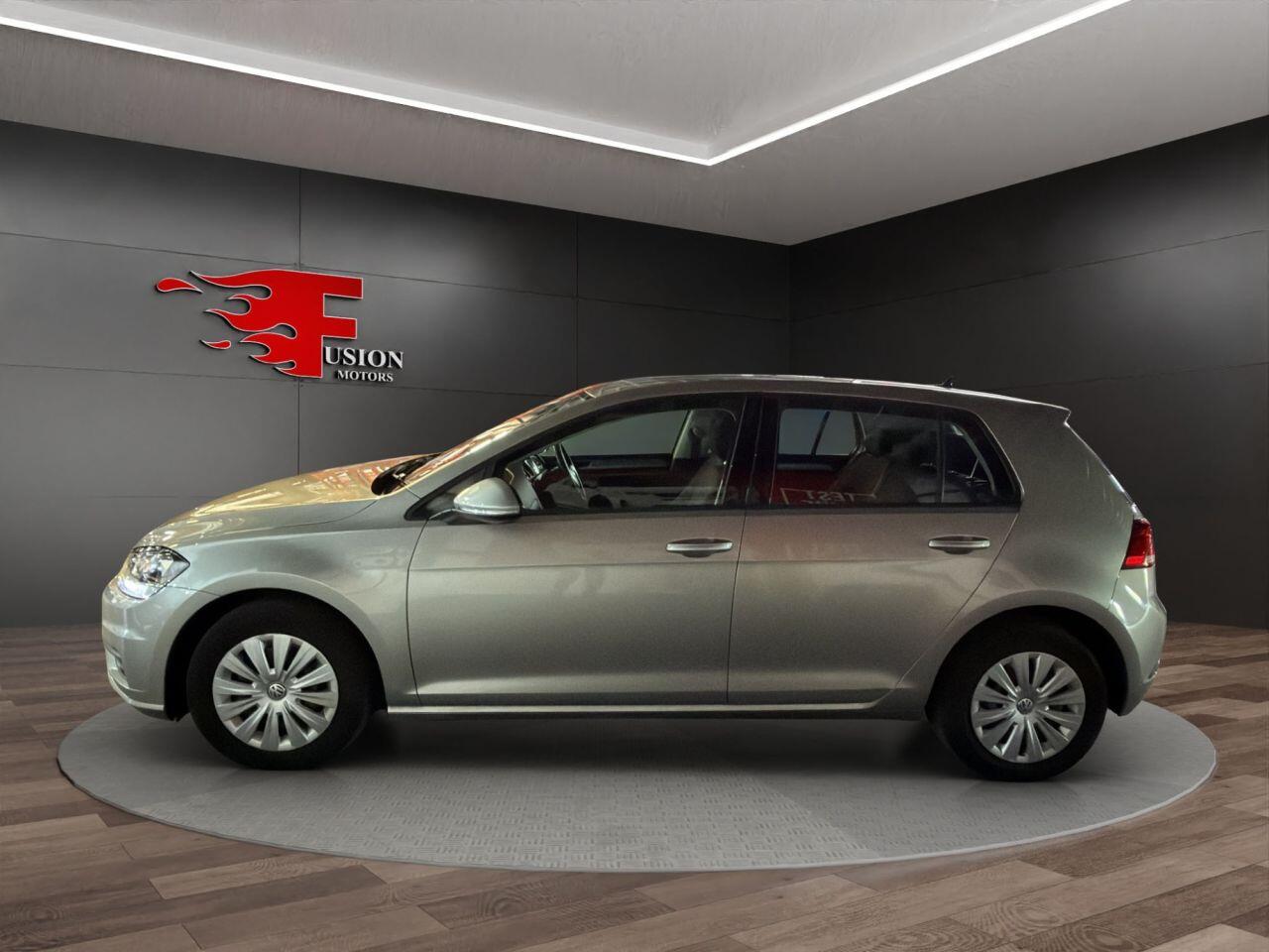 Volkswagen Golf view 4