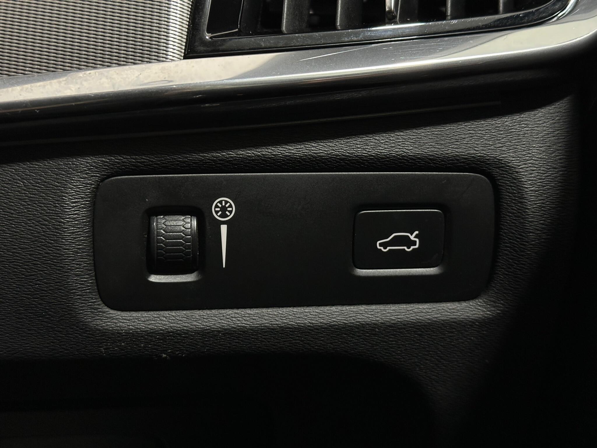 Volvo S90 view 18