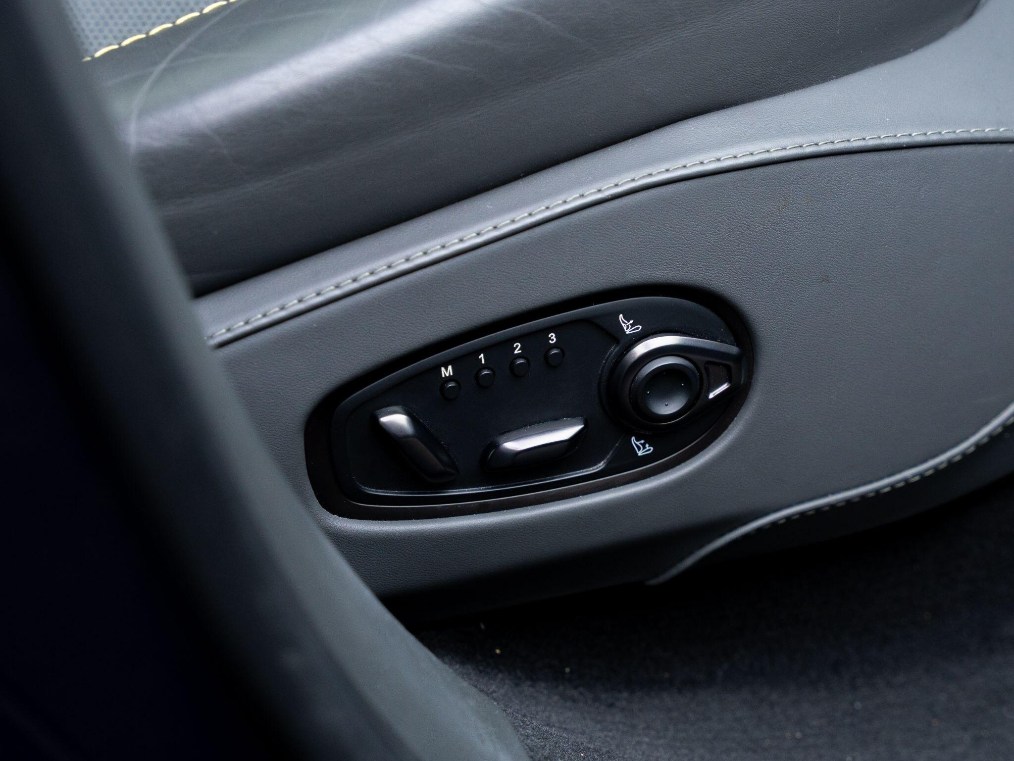 Aston Martin DBX view 33