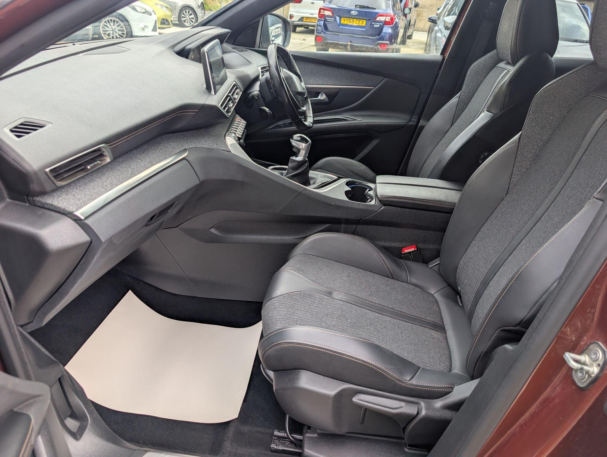 Peugeot 3008 view 16