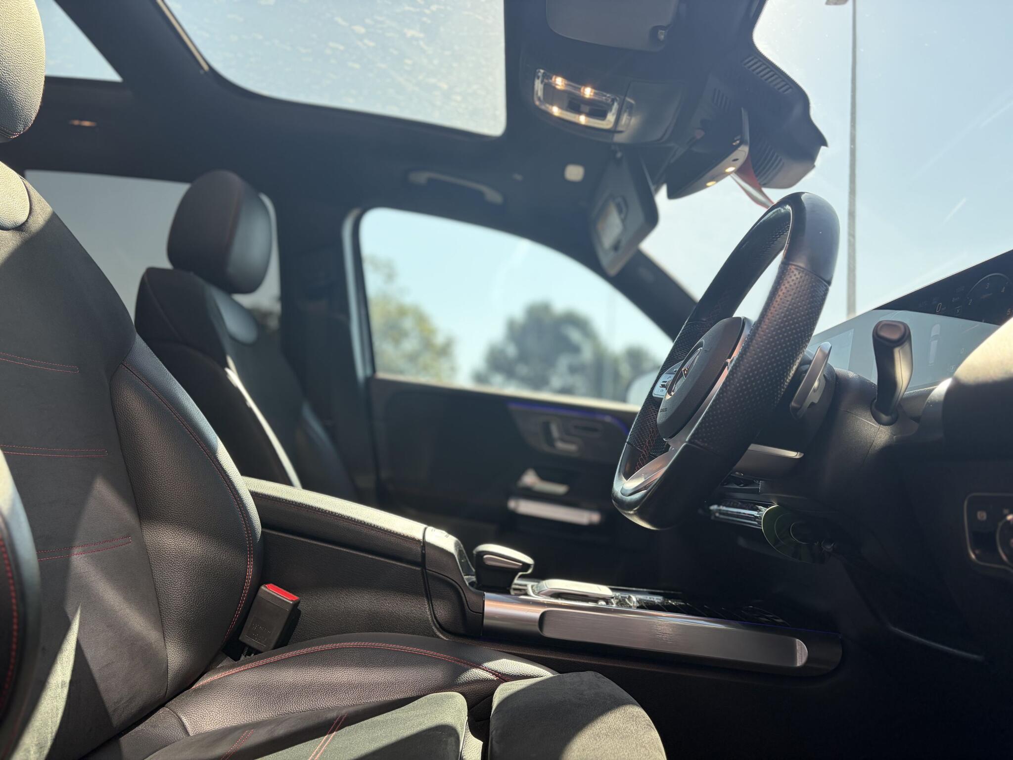 Mercedes-Benz GLB view 13