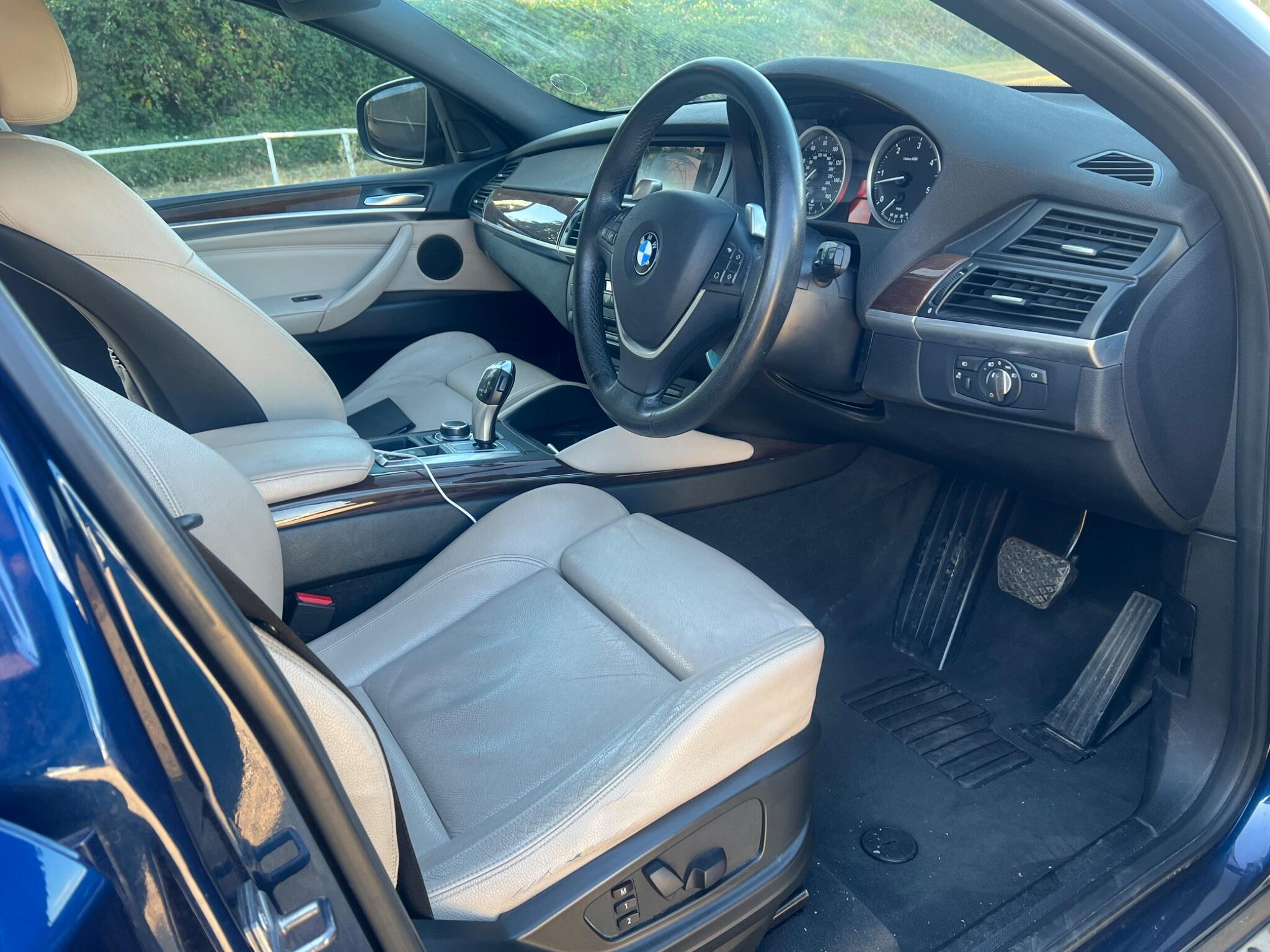 BMW X6 view 22