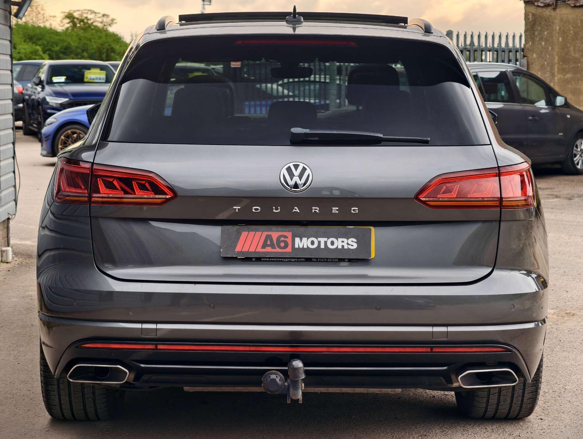 Volkswagen Touareg view 18