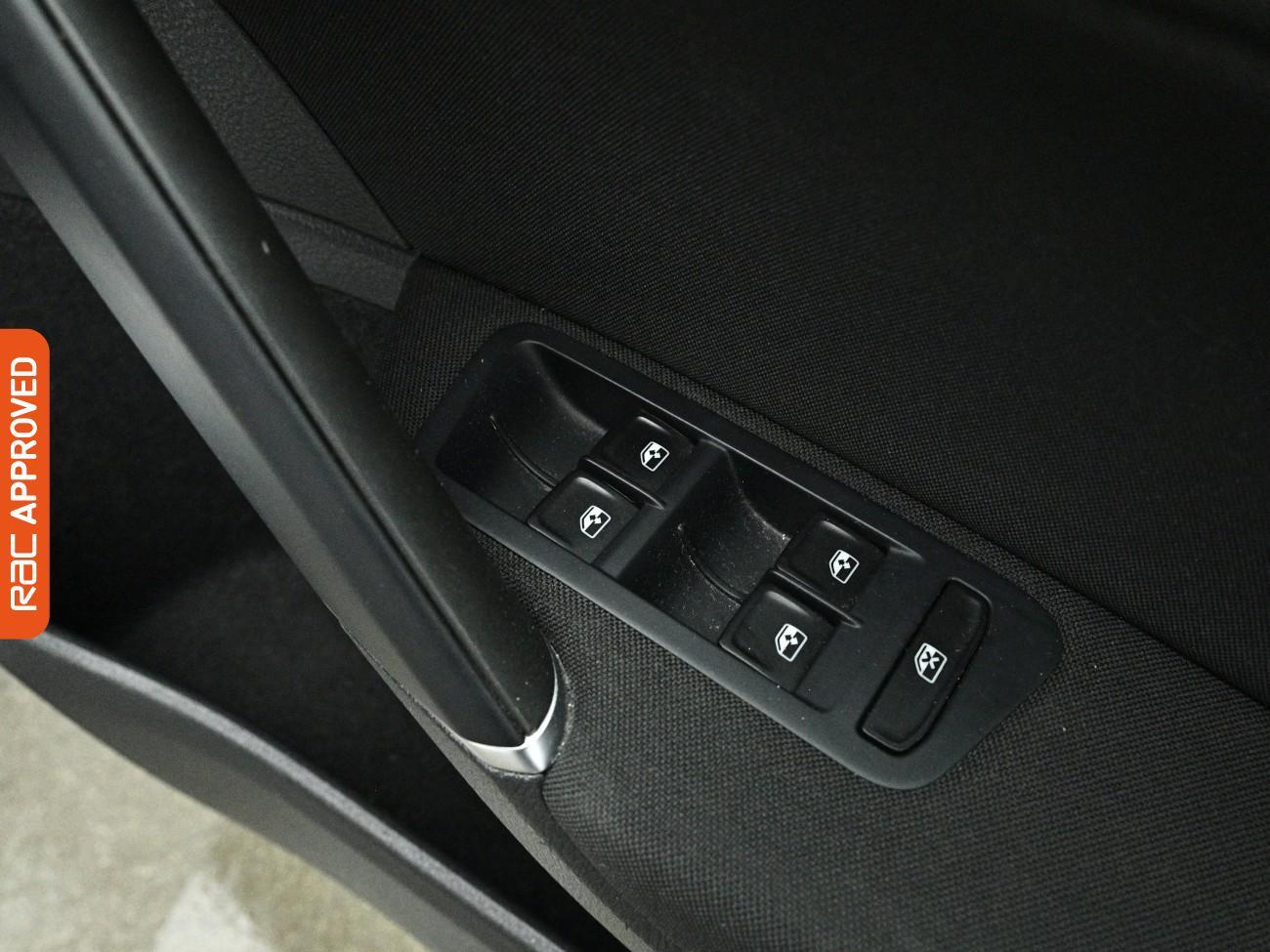 Volkswagen Golf view 25