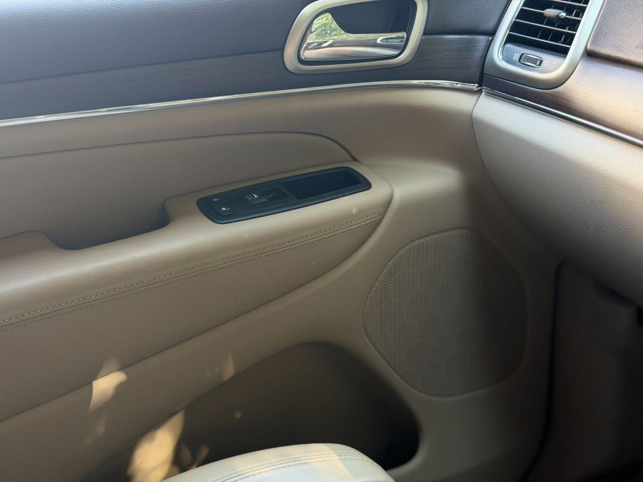 Jeep Grand Cherokee view 40