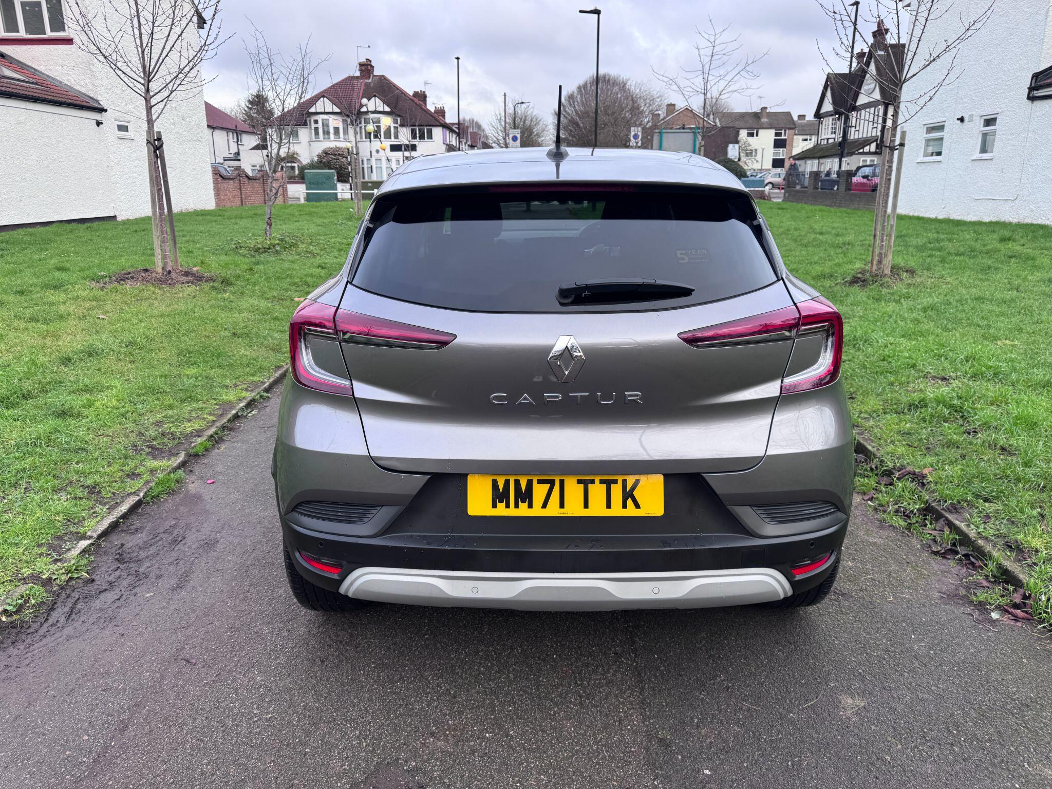 2022 Renault Captur 1.0 TCe Iconic Euro 6 (s/s) 5dr • 20,000 miles image 8