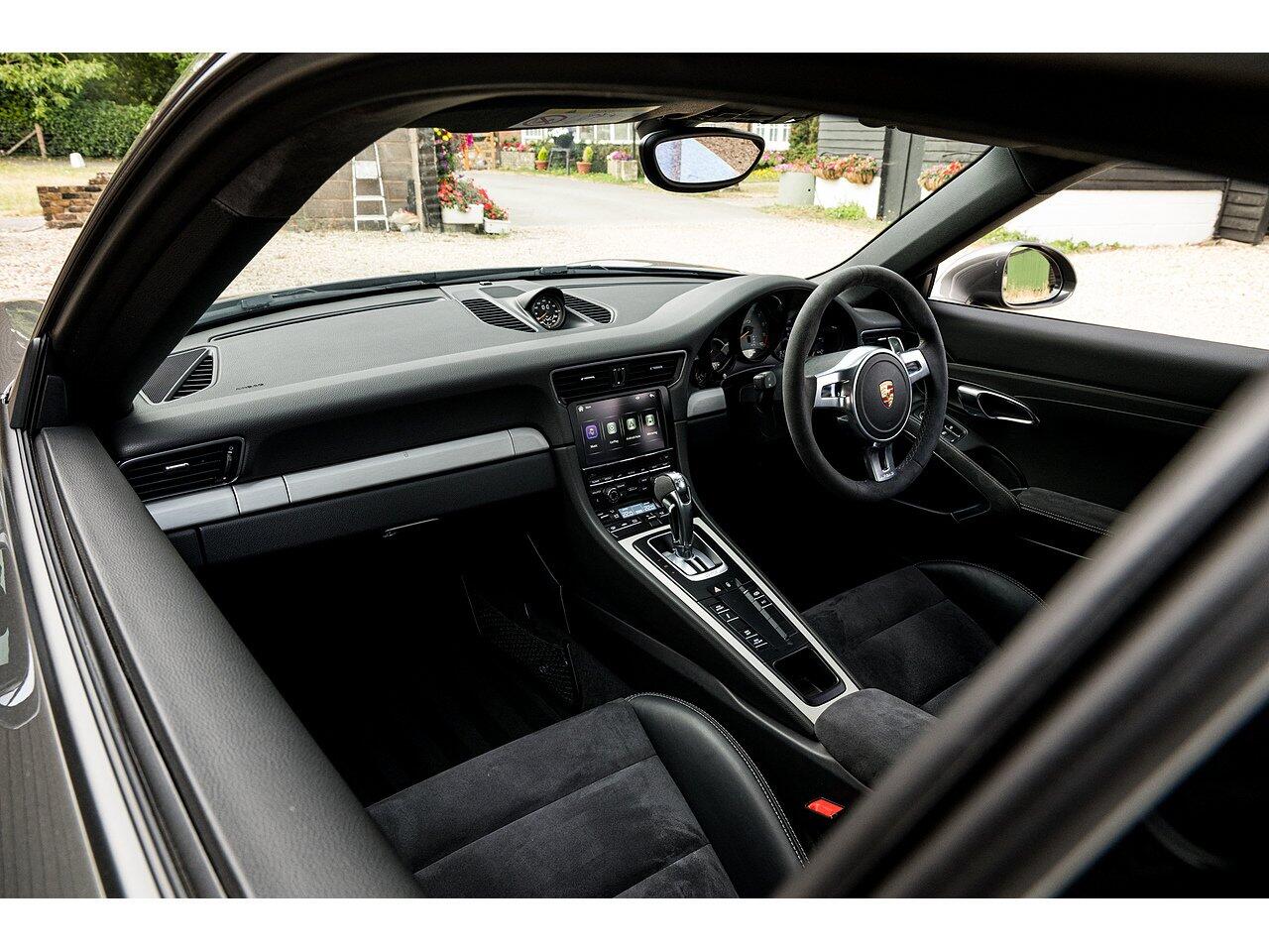 Porsche 911 view 12
