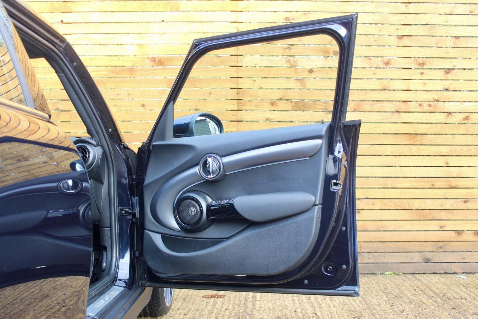 Mini Hatch view 31