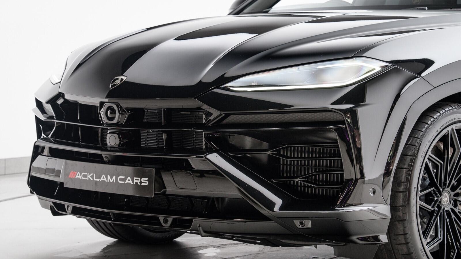 Lamborghini Urus view 50
