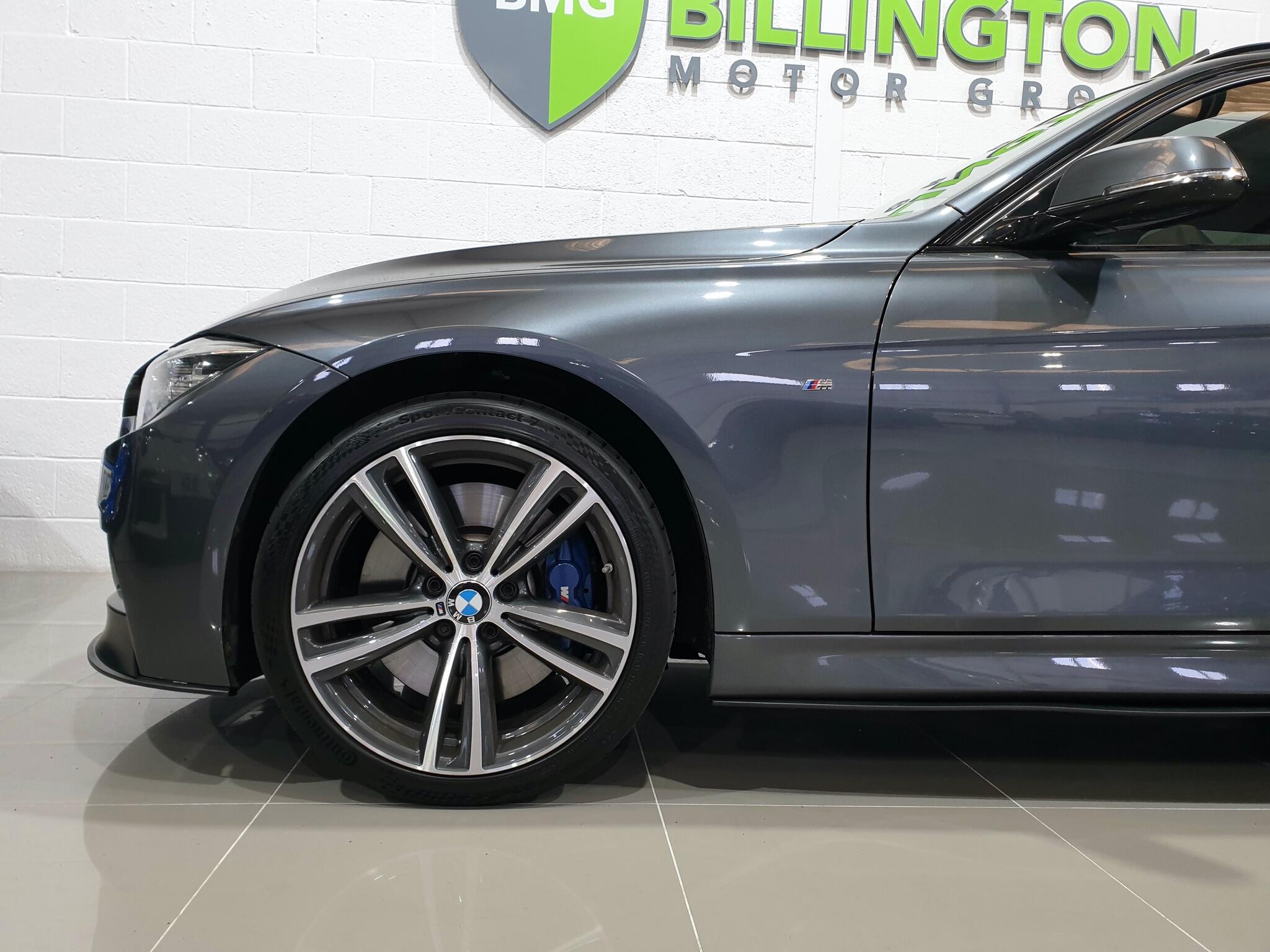 BMW 3 Series view 24