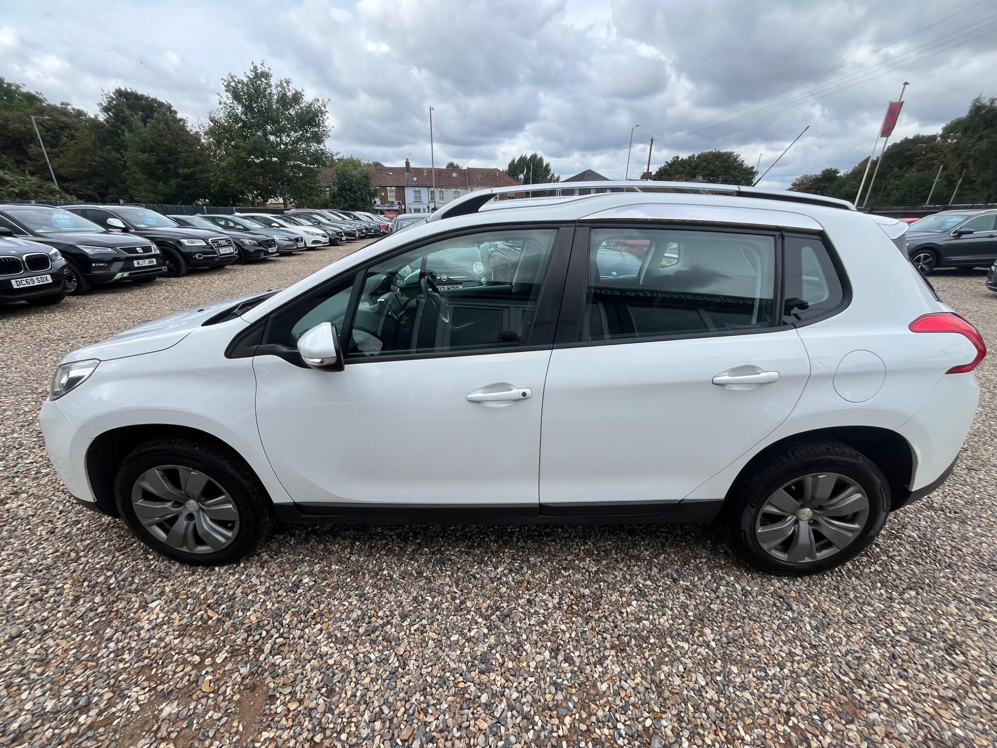 Peugeot 2008 view 9
