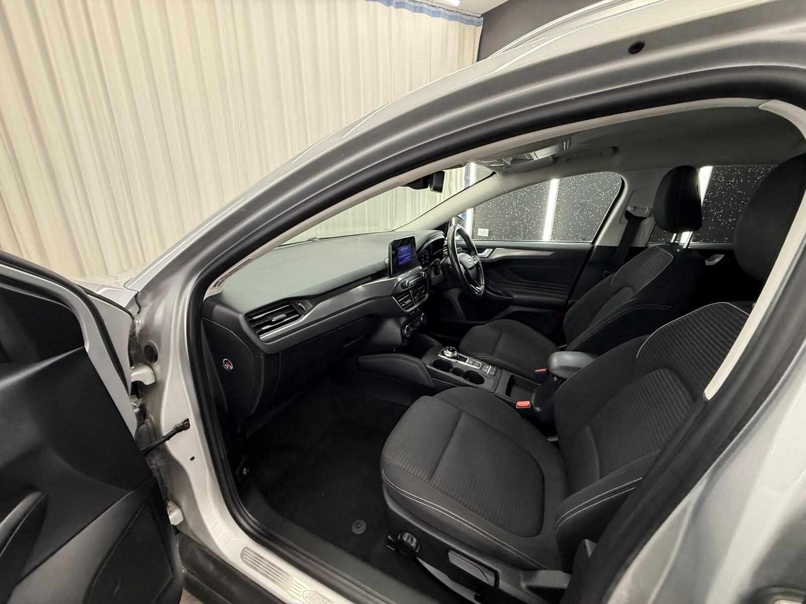 Ford Focus view 28