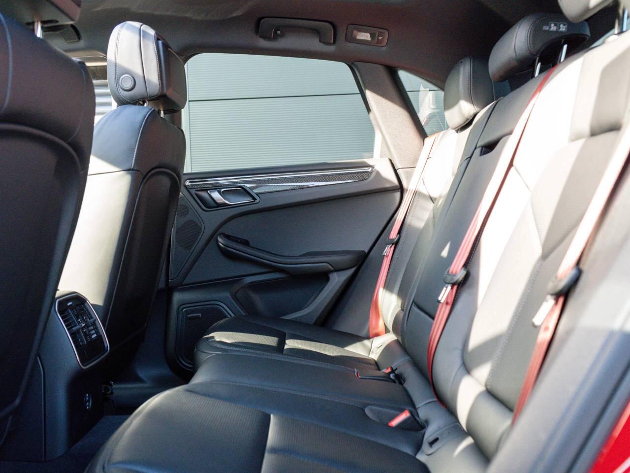Porsche Macan view 50