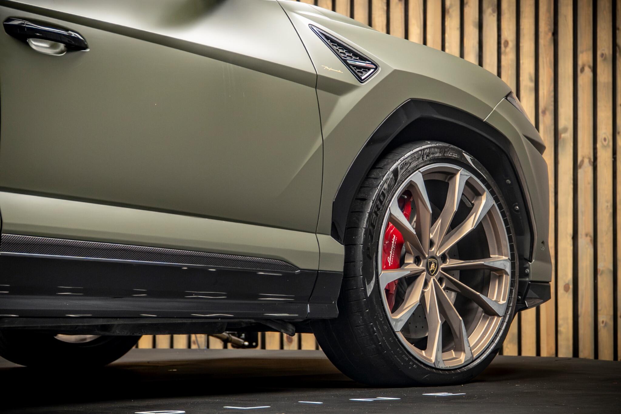 Lamborghini Urus view 14