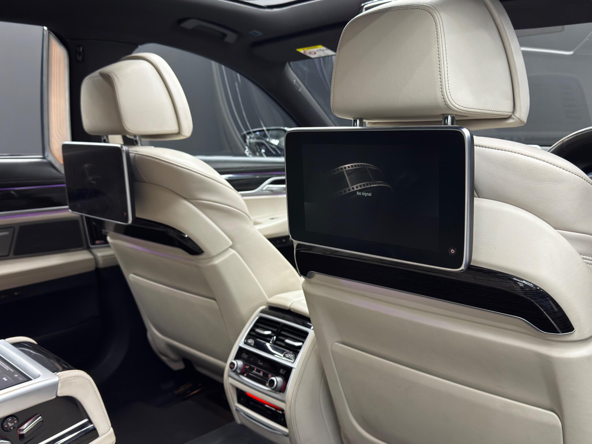 BMW 7 Series view 57