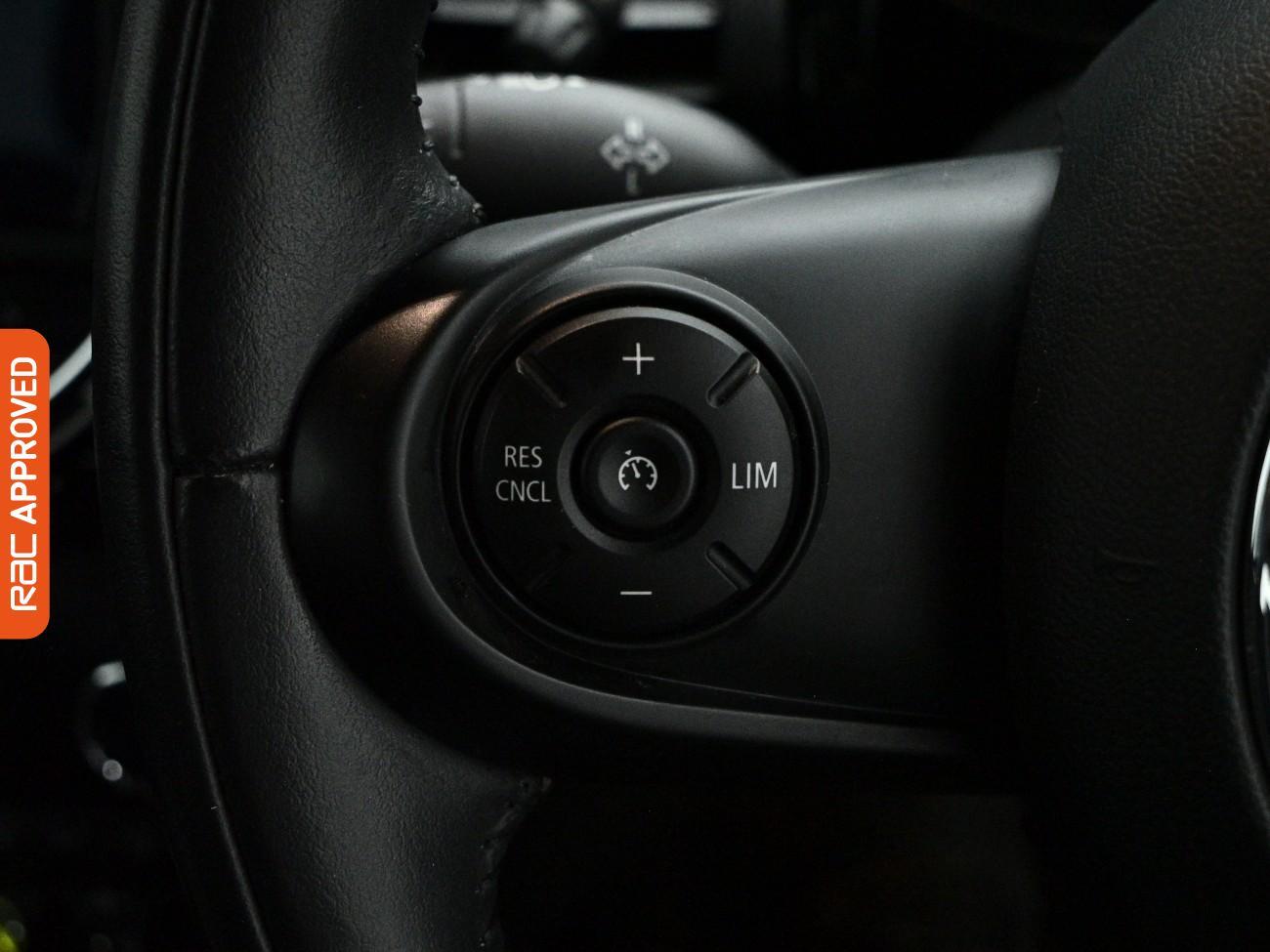 Mini Hatch view 21