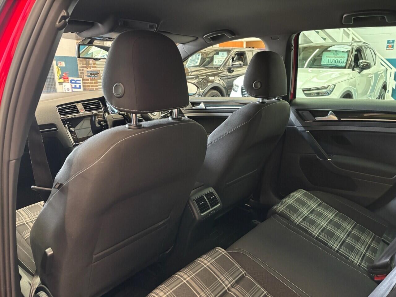 Volkswagen Golf view 21