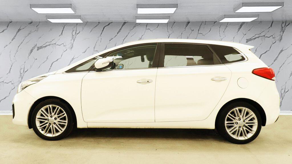 Kia Carens view 9