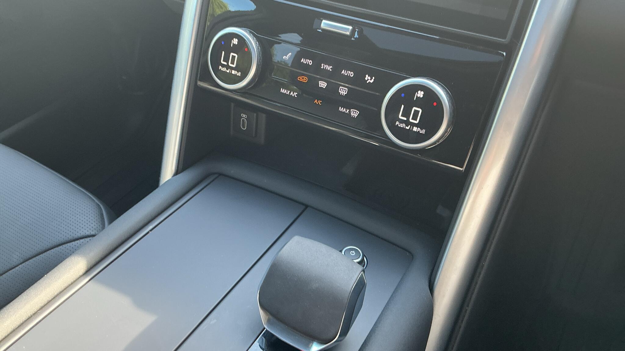 Land Rover Discovery view 20