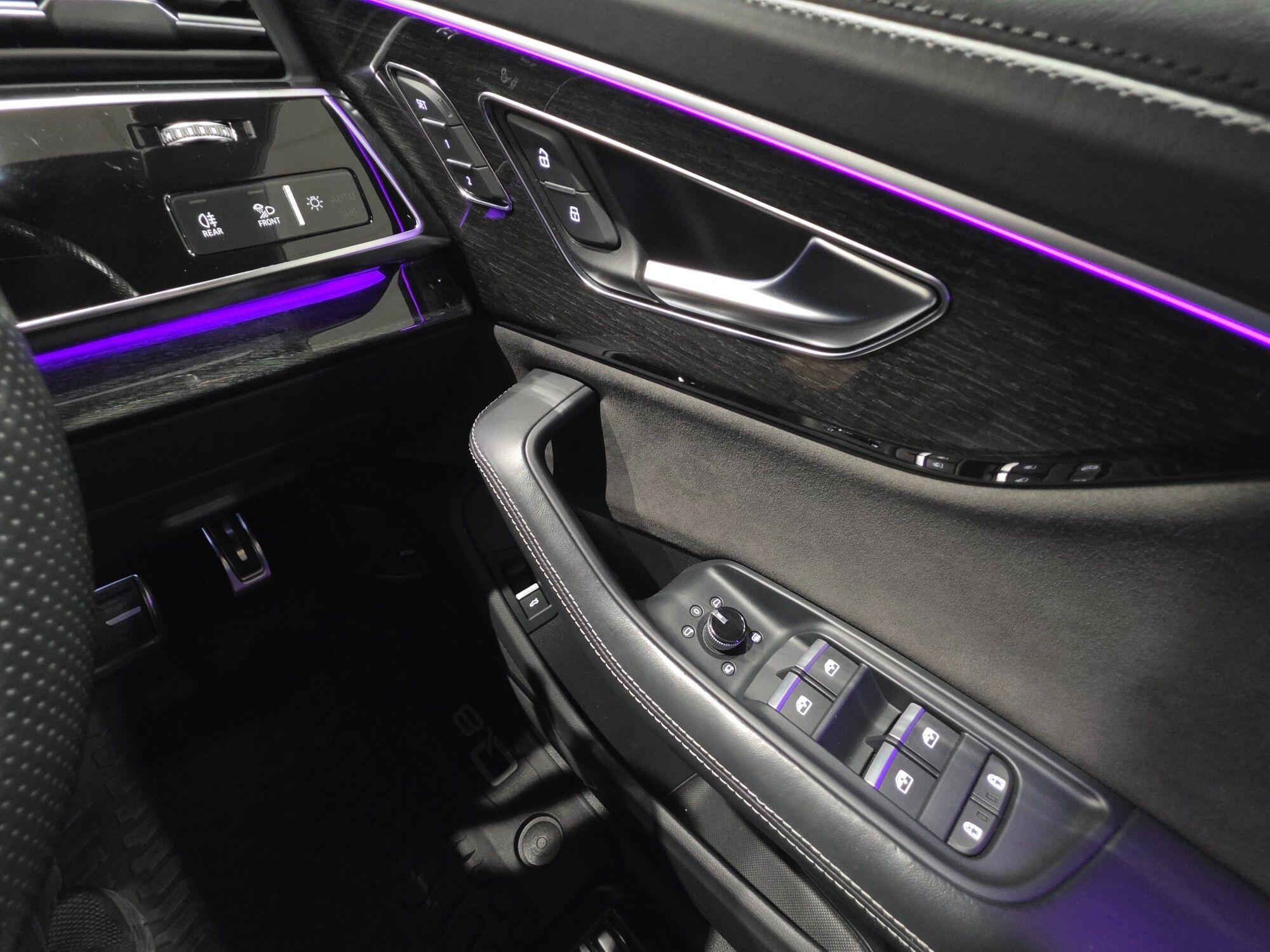 Audi Q8 view 42