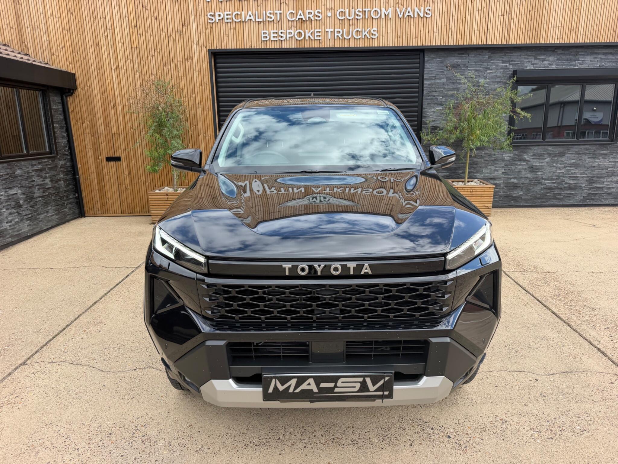 Toyota Hilux view 11
