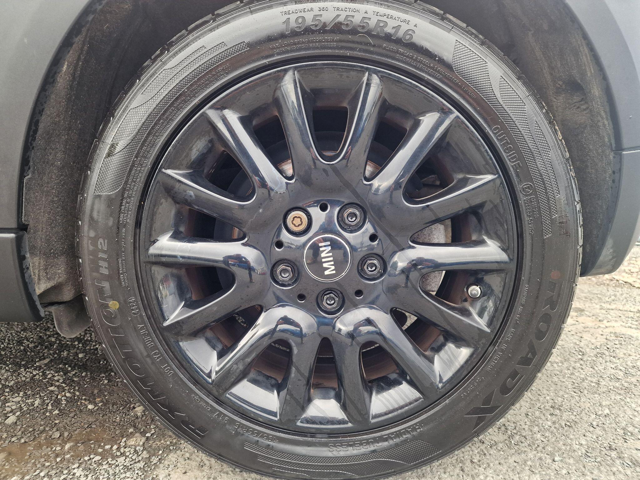Mini Hatch view 39