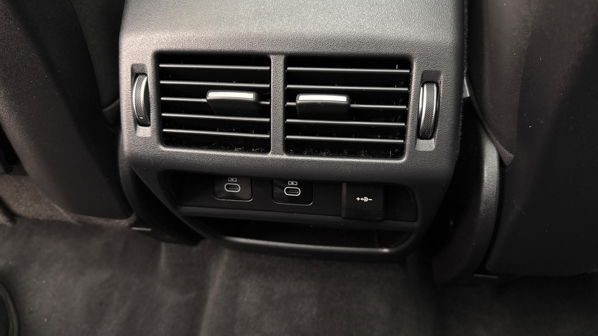 Land Rover Discovery Sport view 18