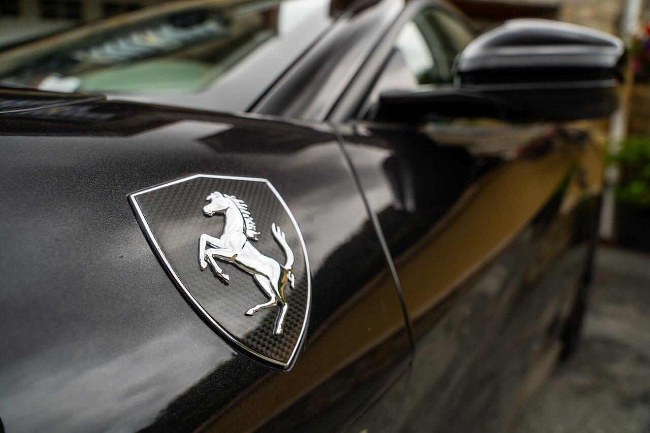 Ferrari F12 view 95