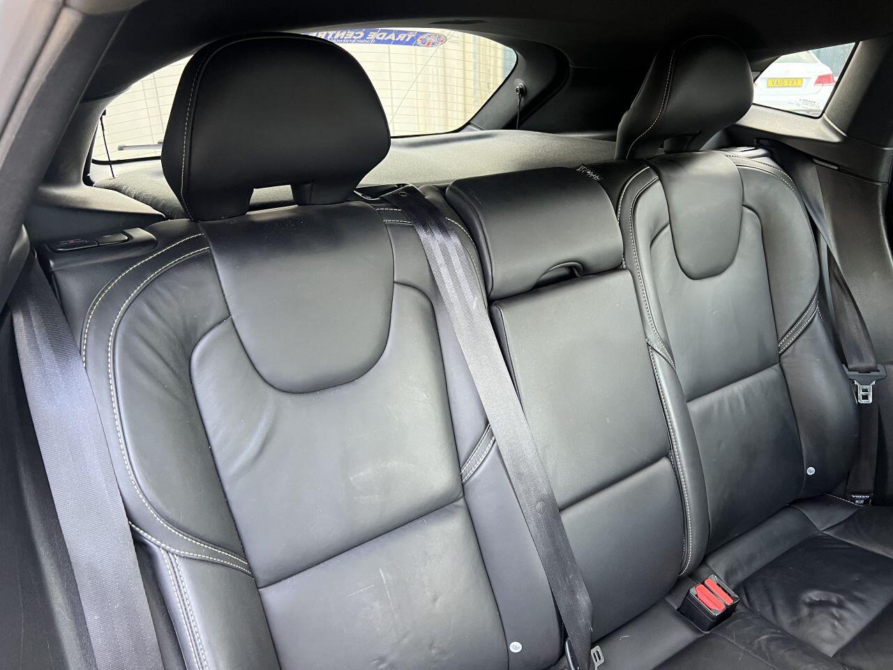 Volvo V40 view 19