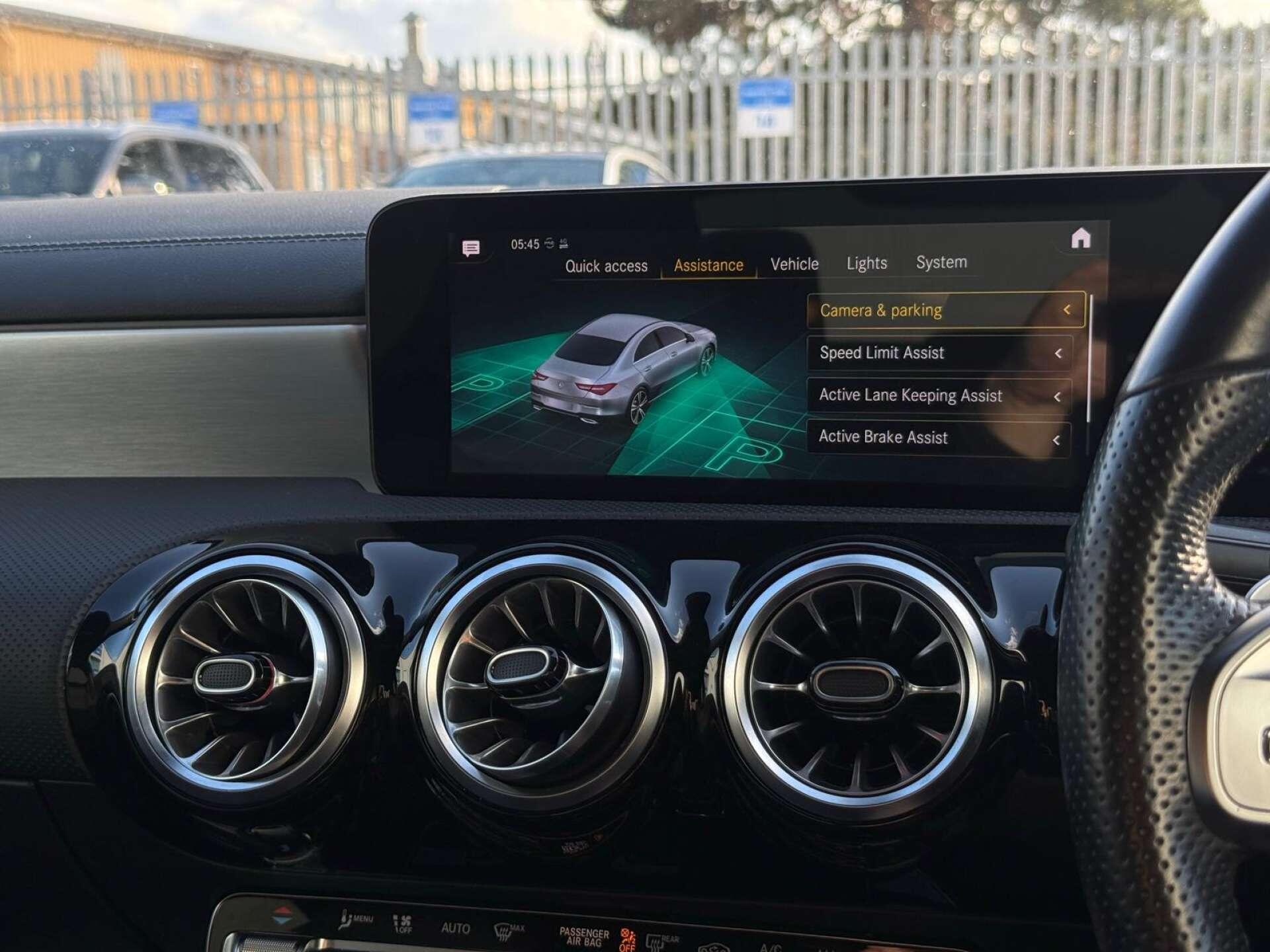 Mercedes-Benz Cla view 74