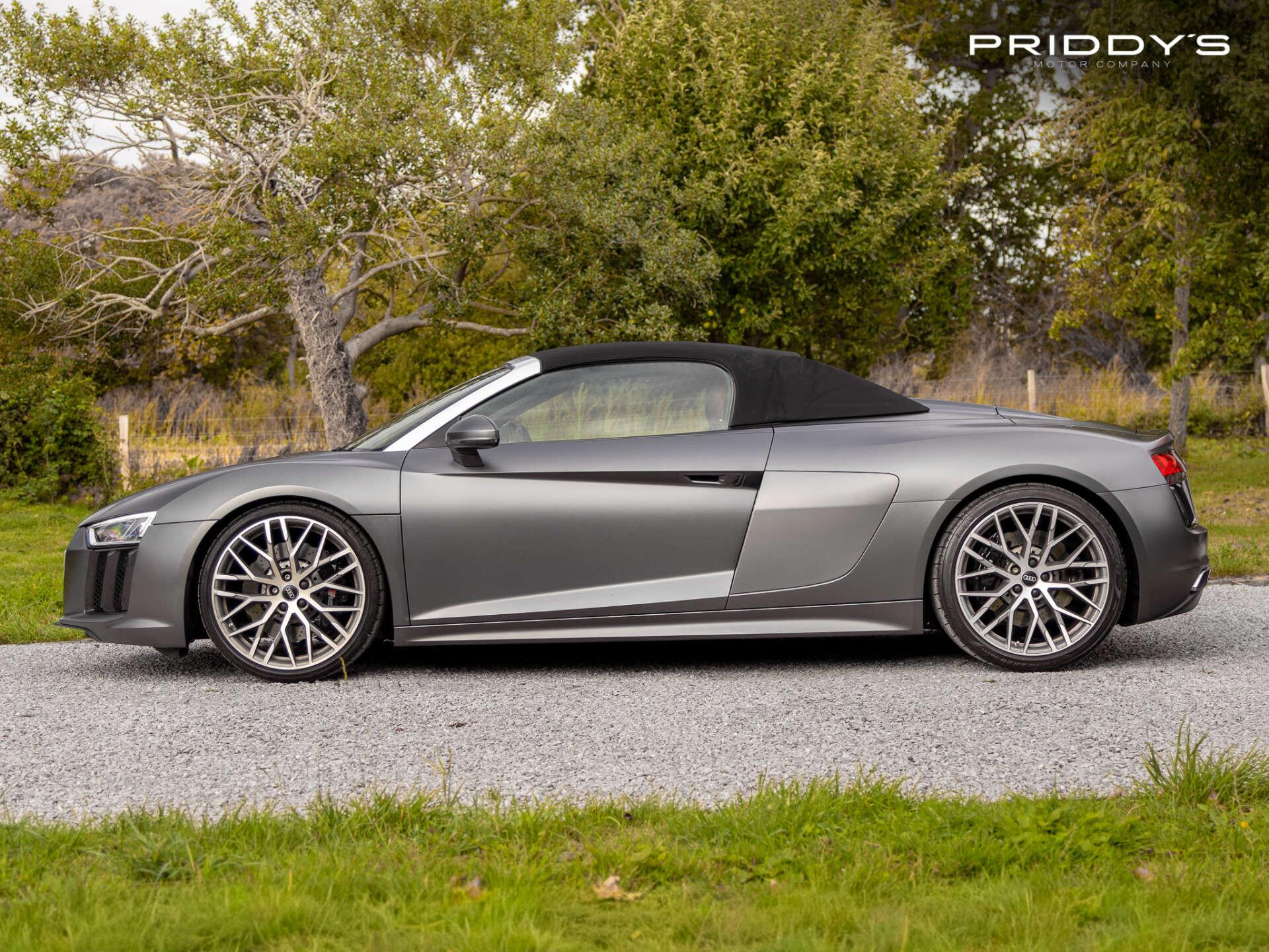 Audi R8 view 22