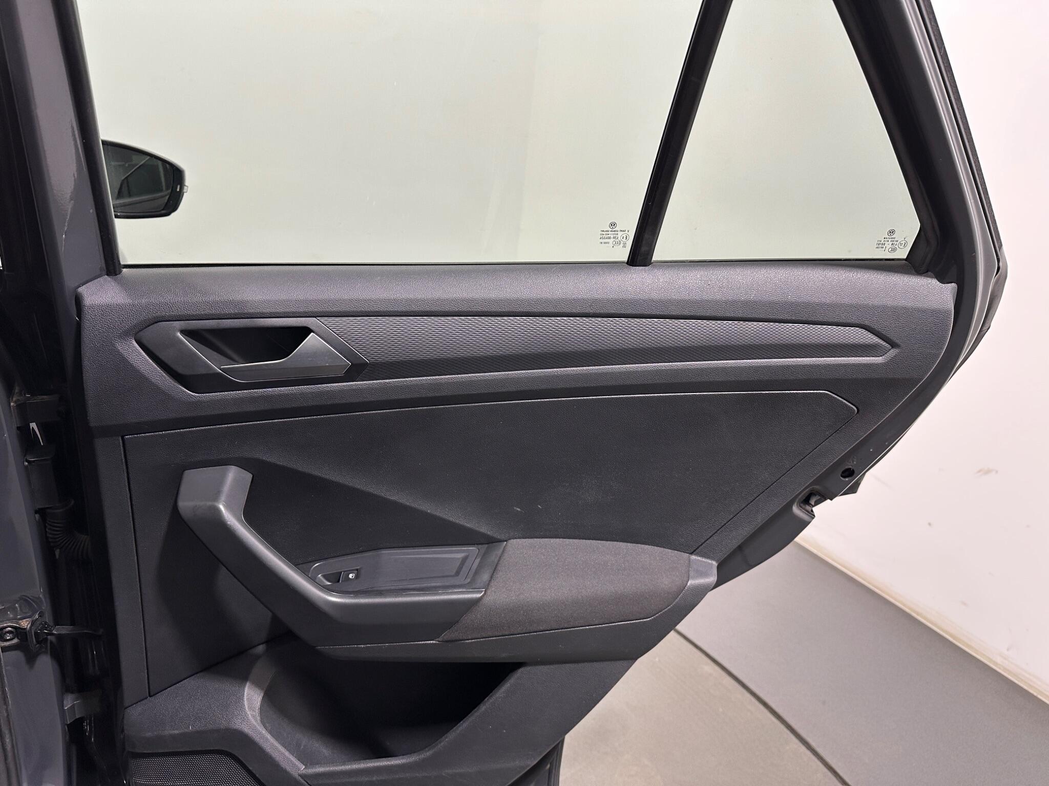 Volkswagen T-Roc view 42
